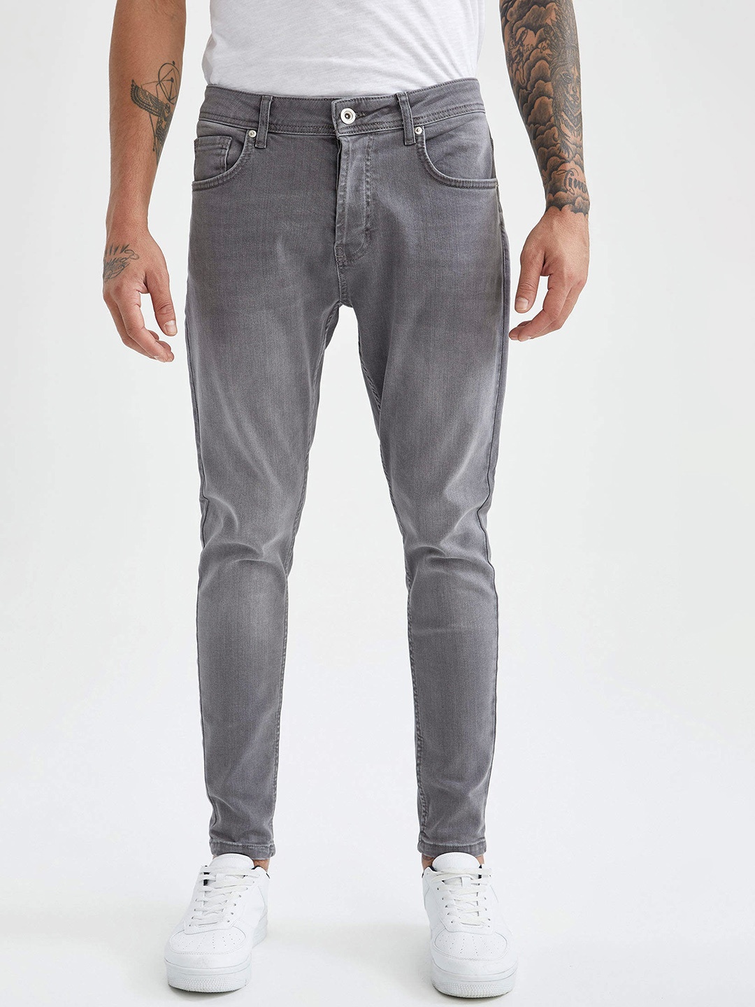 

DeFacto Men Grey Light Fade Stretchable Carrot Fit Jeans