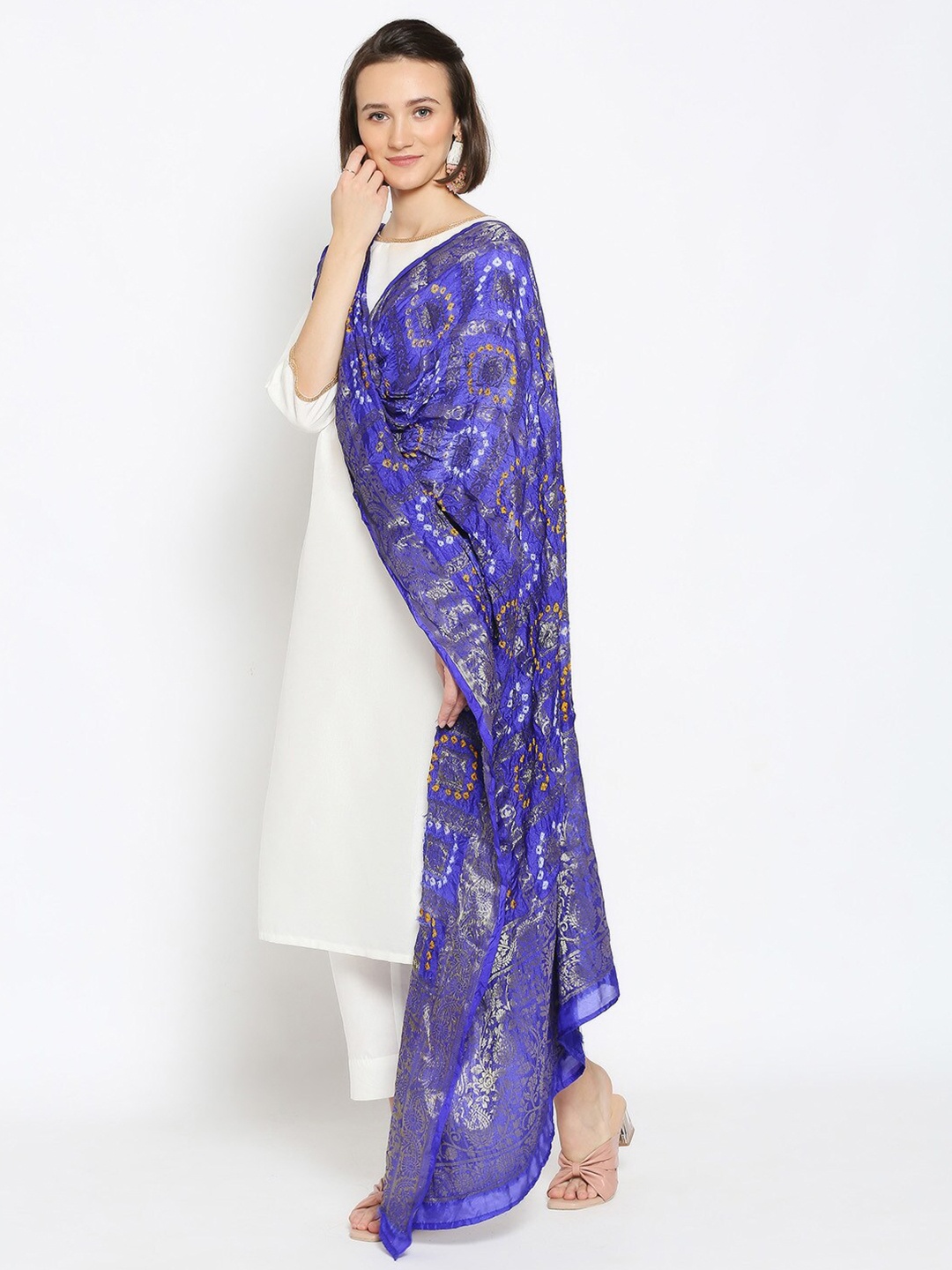 

Dupatta Bazaar Blue & Silver-Toned Gharchola Banarasi Silk Bandhani Dupatta