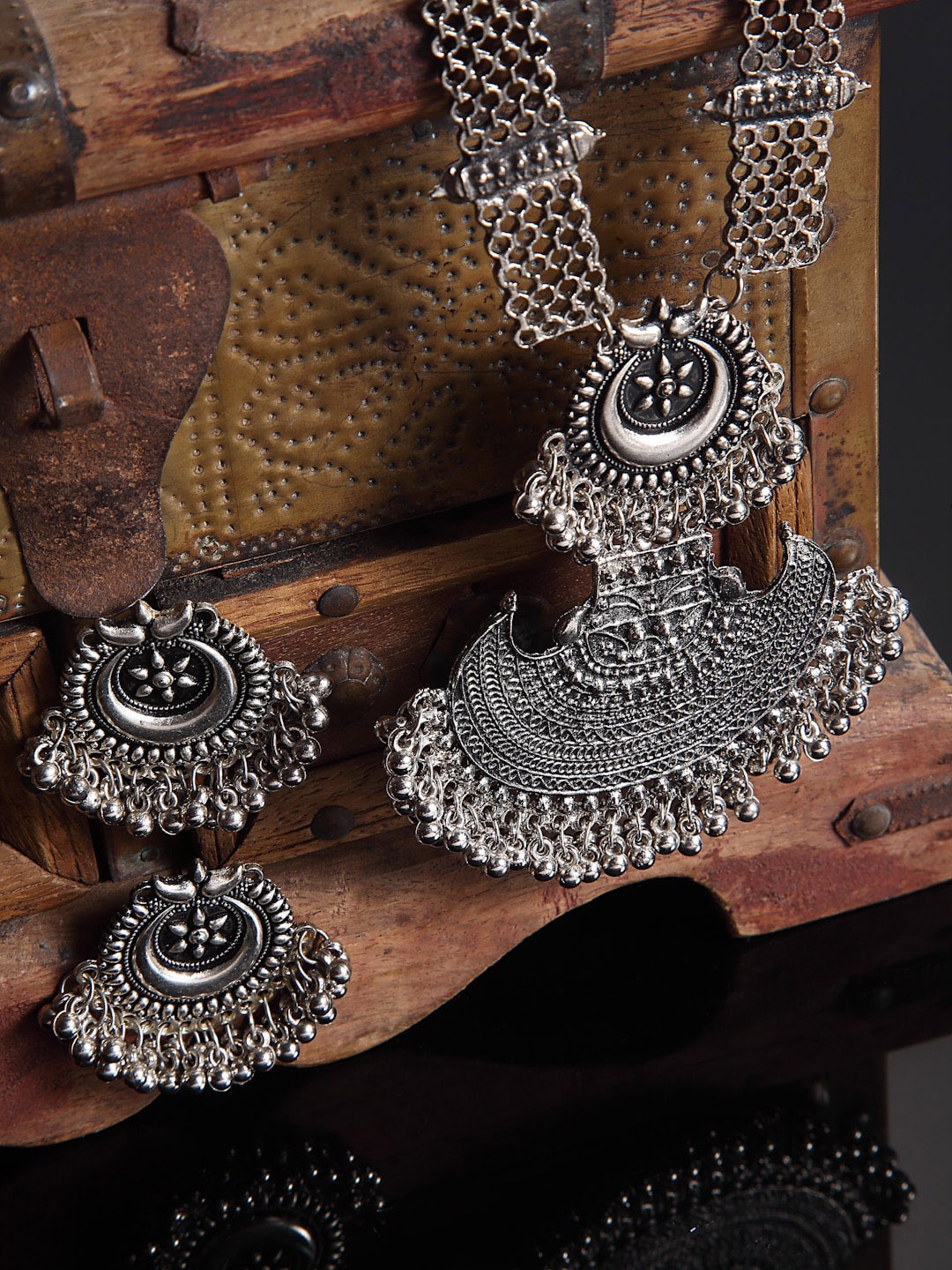 

Arrabi Oxidised Silver-Toned Meenakari Jewellery Set