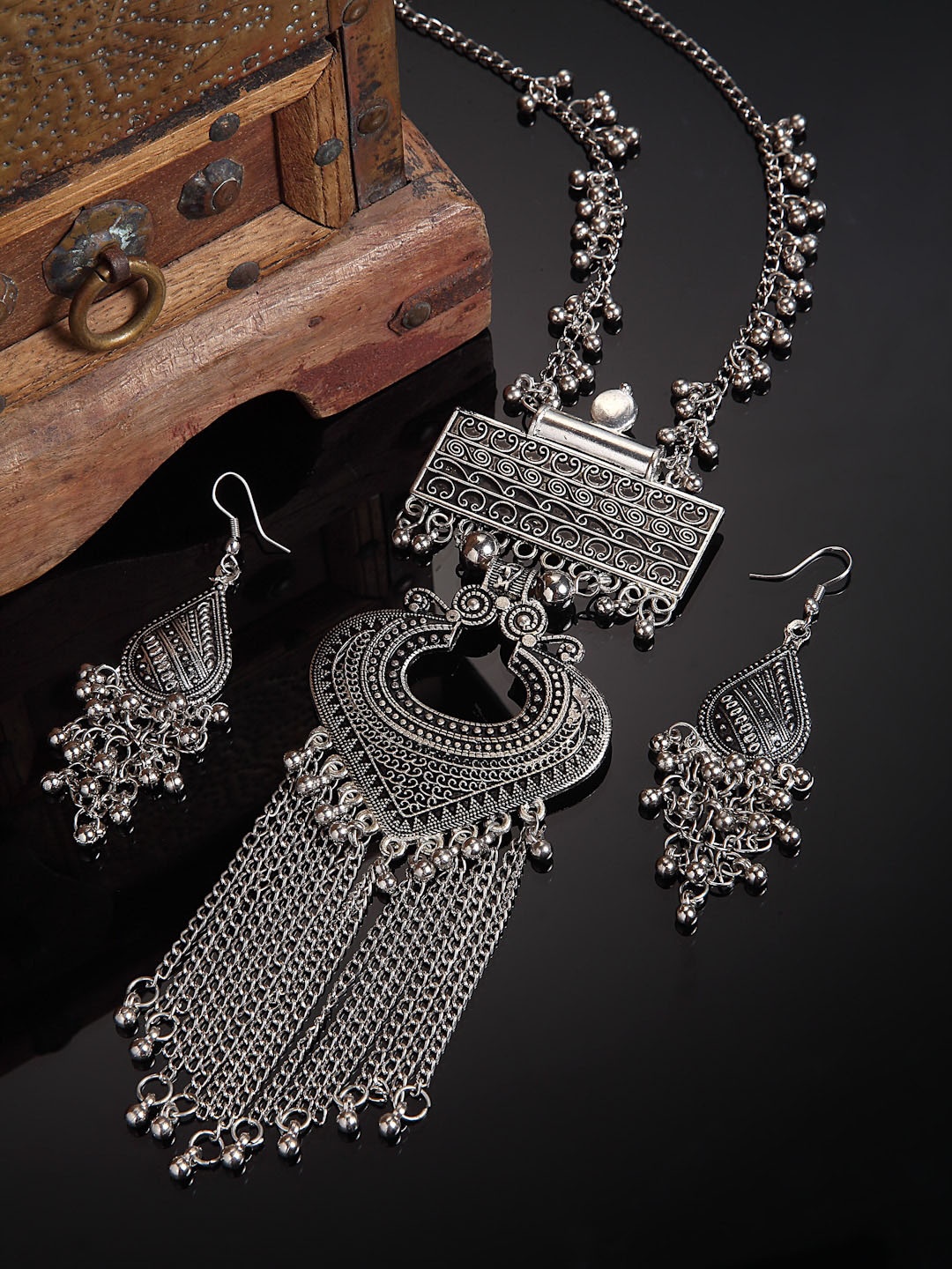 

Arrabi Oxidised Metallic-Toned Ghungaroo Jewellery Set