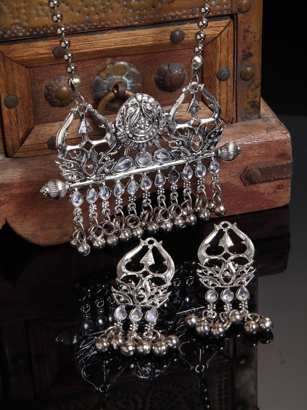 

Arrabi Oxidised Metallic-Toned & White Stone-Studded Ghungaroo Jewellery Set