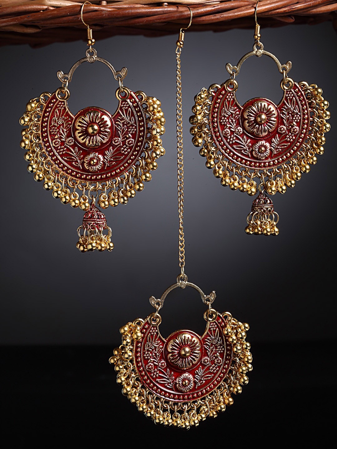 

Arrabi Gold-Toned & Red Oxidised Kundan Tika & Earrings Set