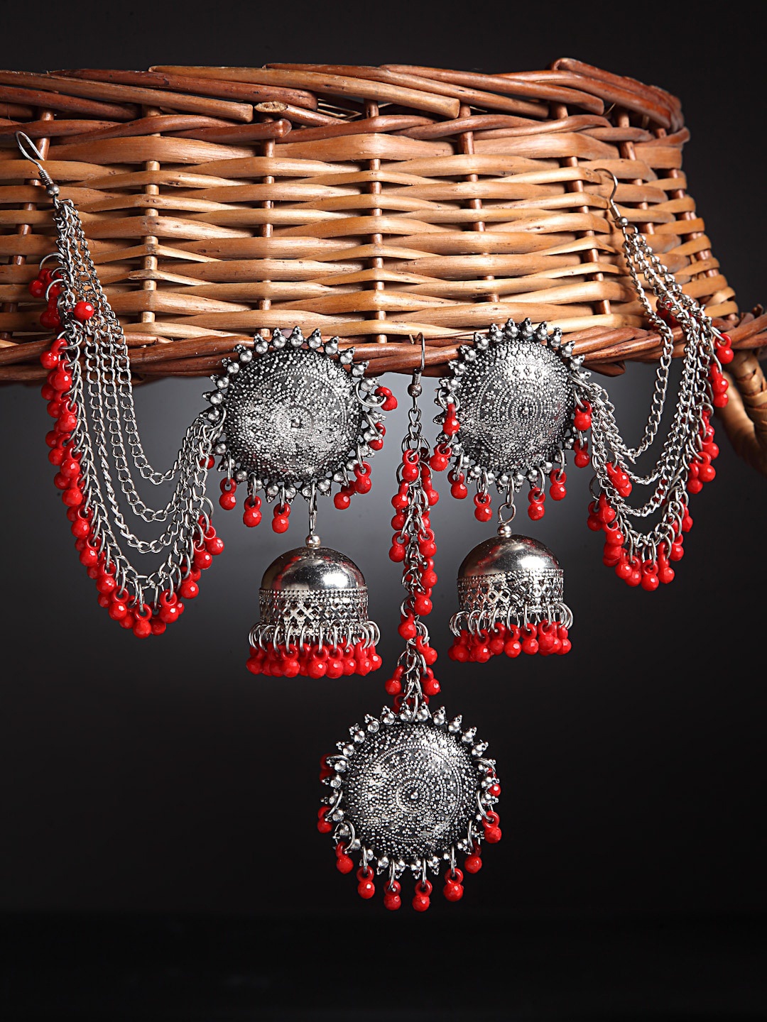 

Arrabi Silver-Toned & Red Oxidised Maang Tika & Earrings Set