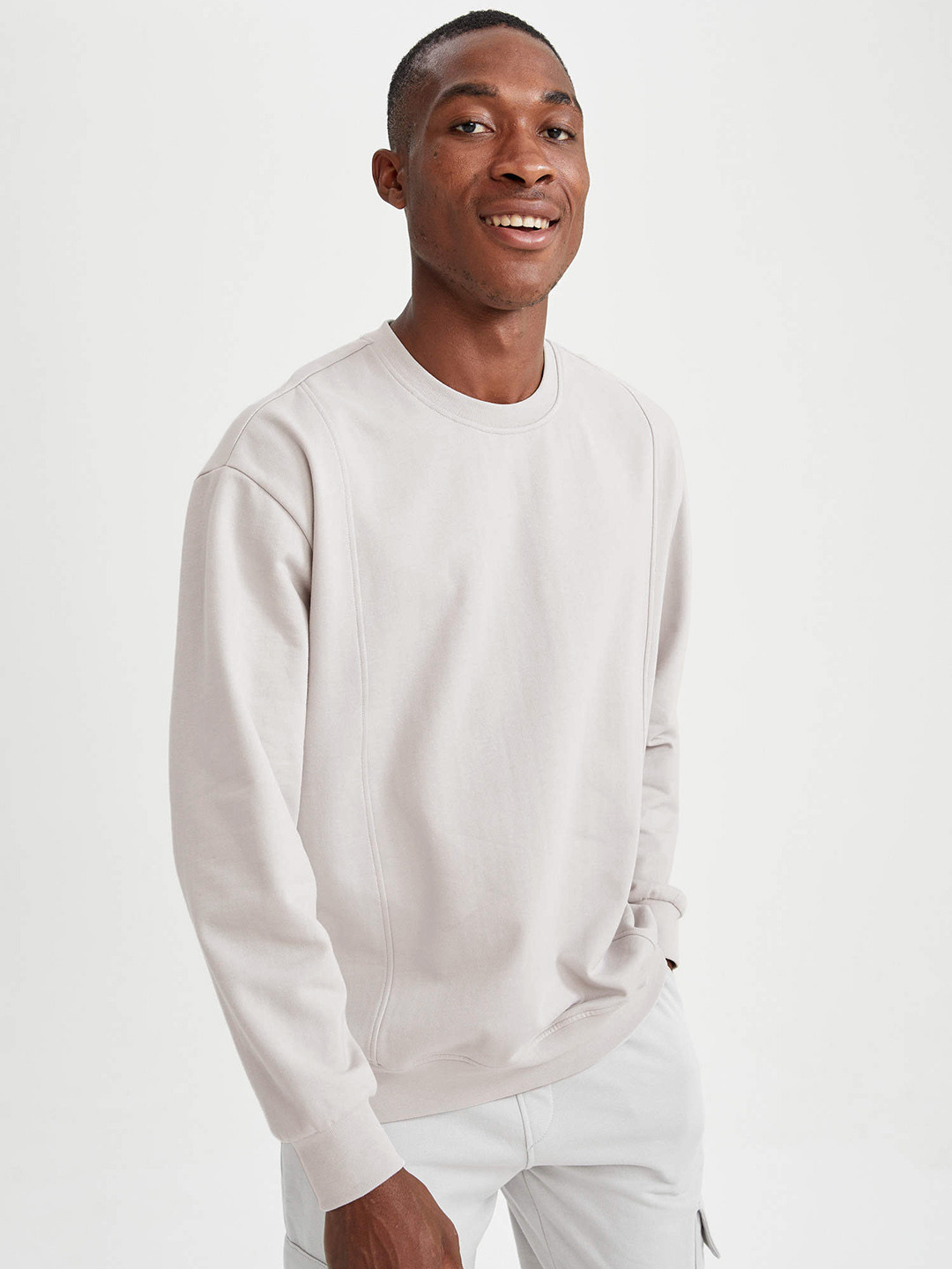 

DeFacto Men White Sweatshirt