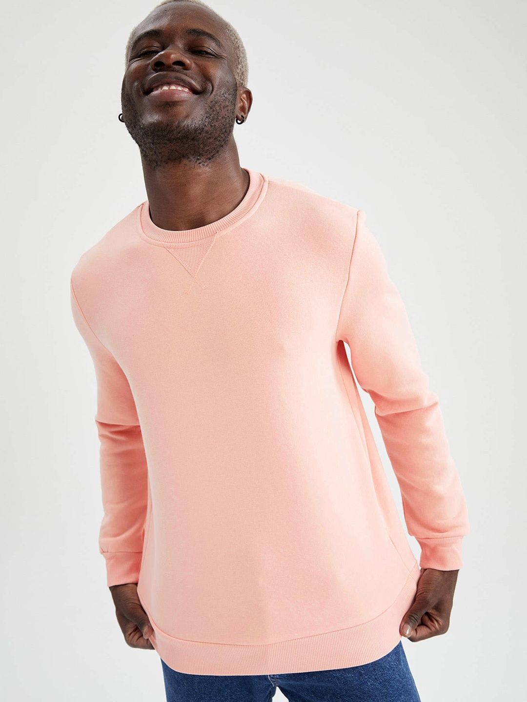 

DeFacto Men Pink Solid Sweatshirt