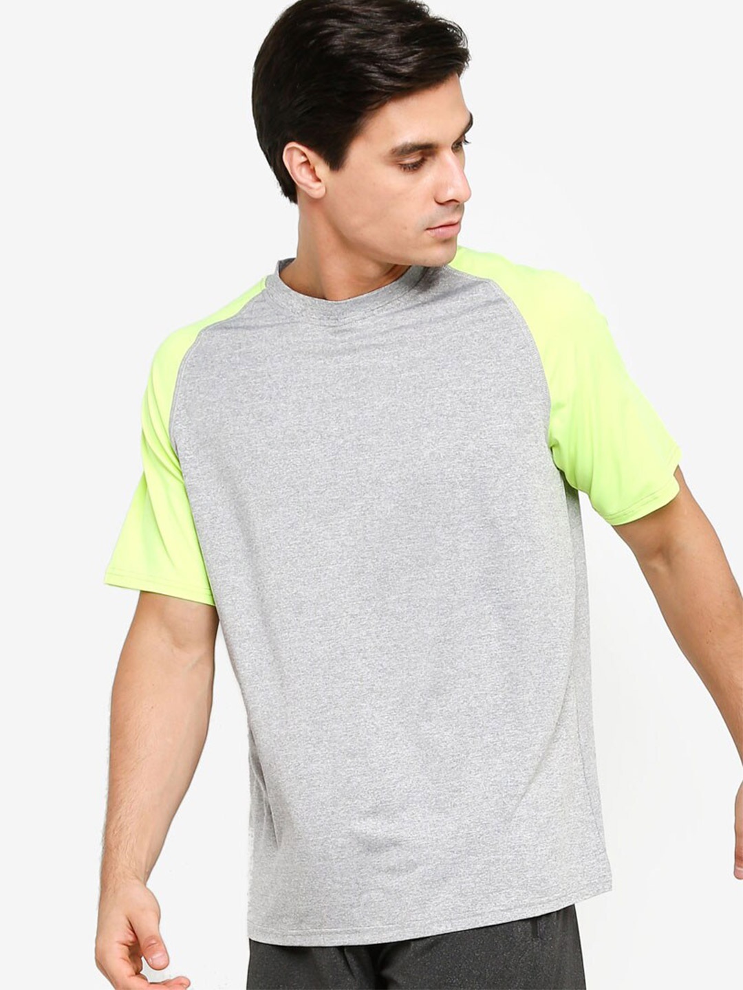 

ZALORA ACTIVE Men Grey & Fluorescent Green Reflective Line Sports T-shirt