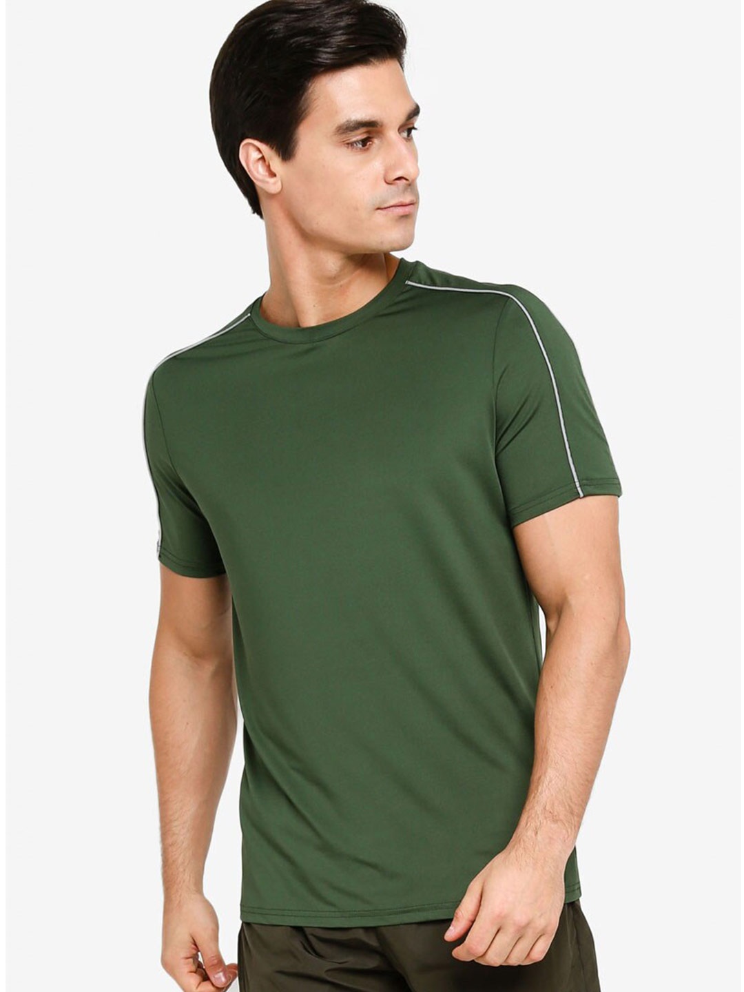 

ZALORA ACTIVE Men Green Solid Regular Fit Sports T Shirt