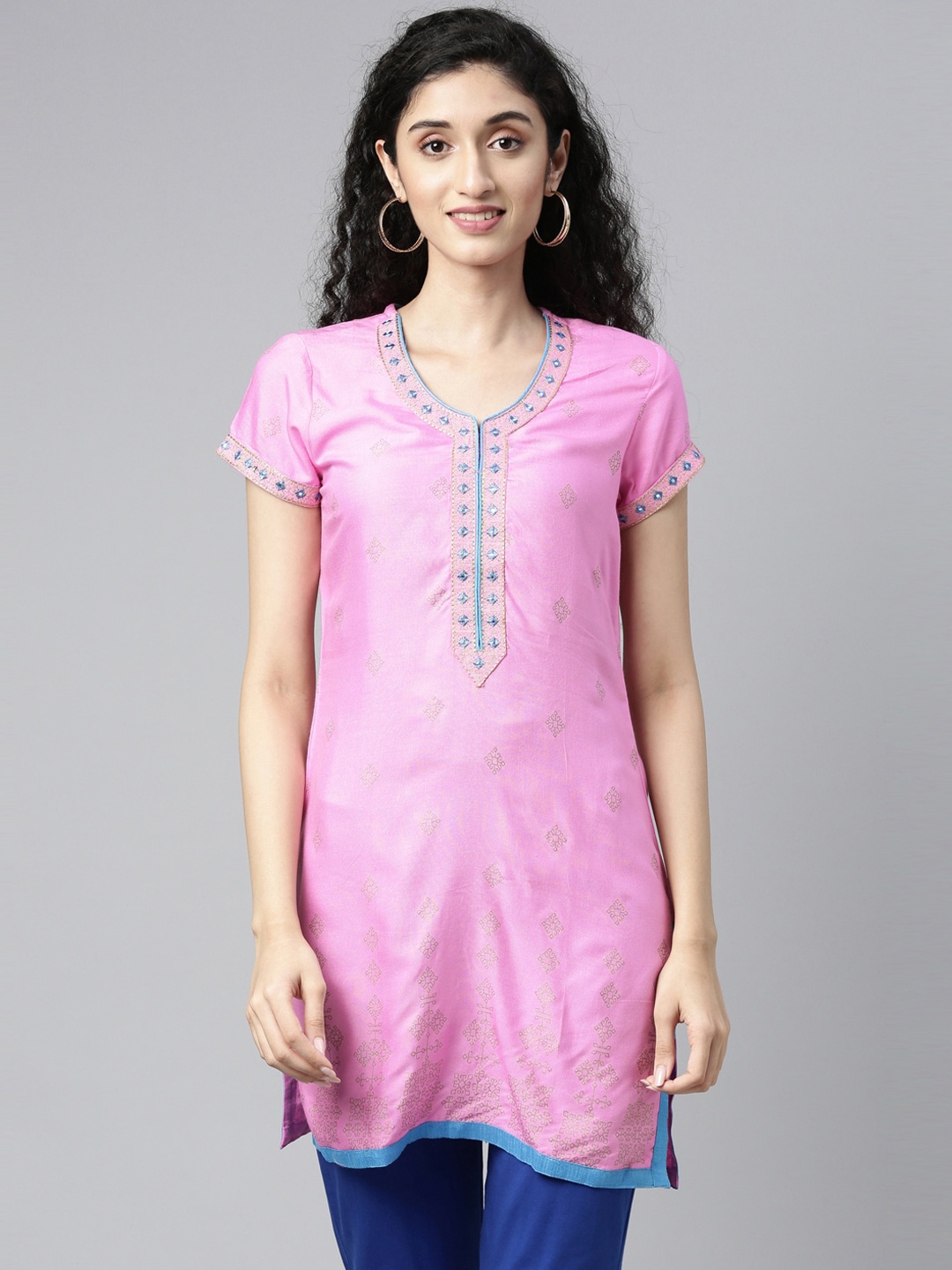 

Souchii Women Pink Embroidered Pastels Kurta