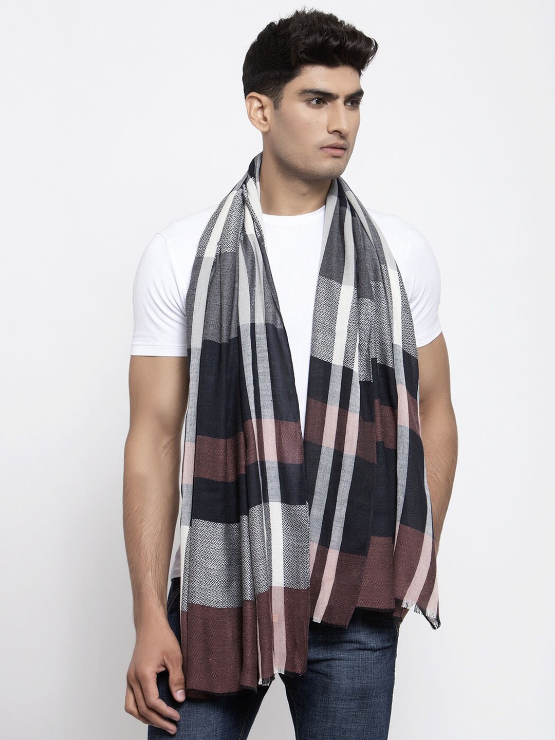 

Calvadoss Men Grey & White Checked Stole