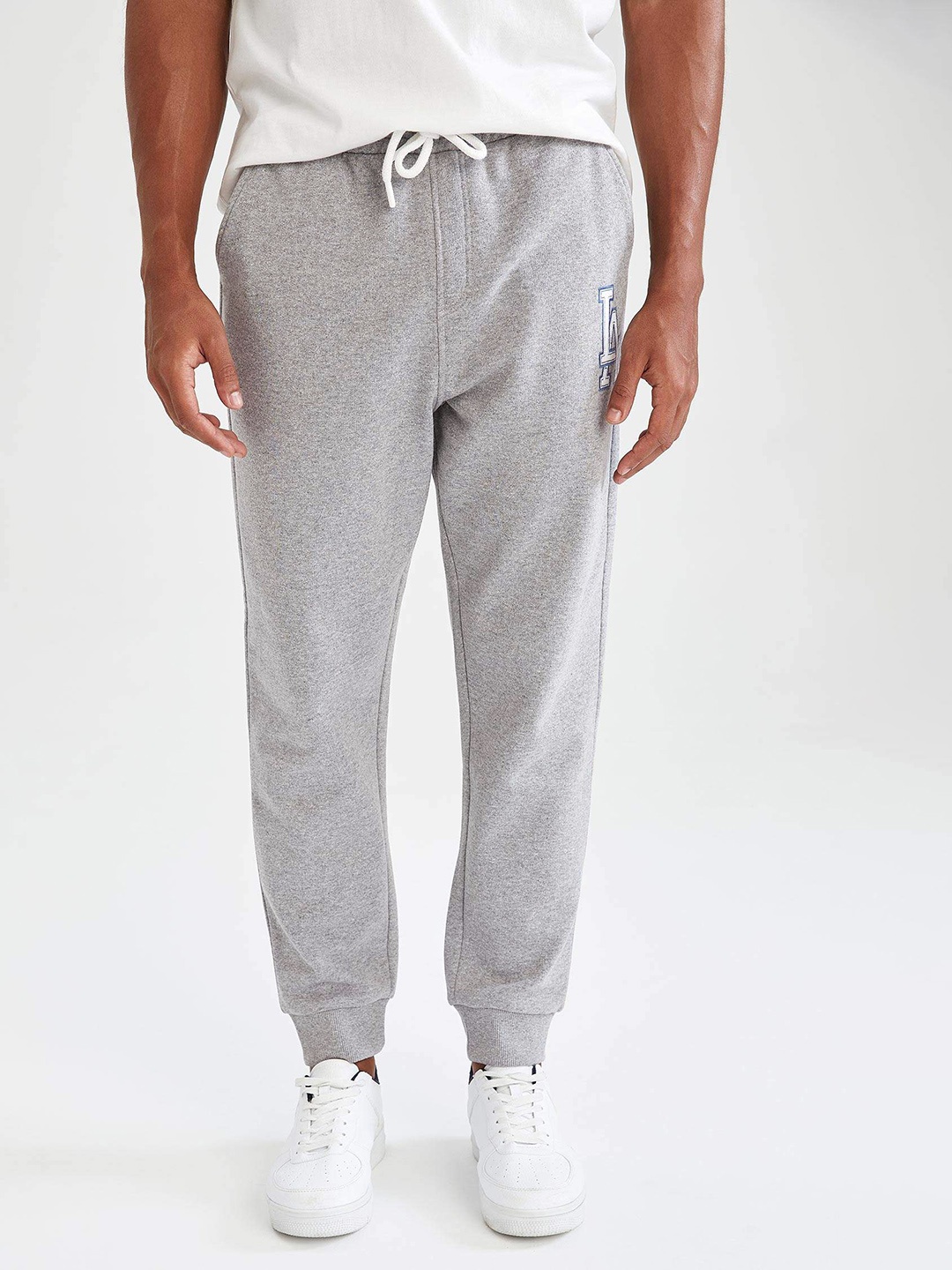 

DeFacto Men Grey Melange Solid Joggers