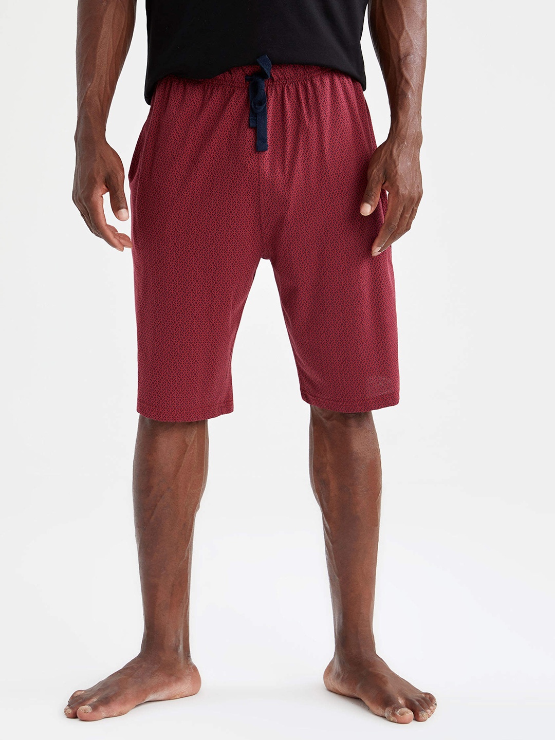 

DeFacto Men Maroon & Black Printed Shorts