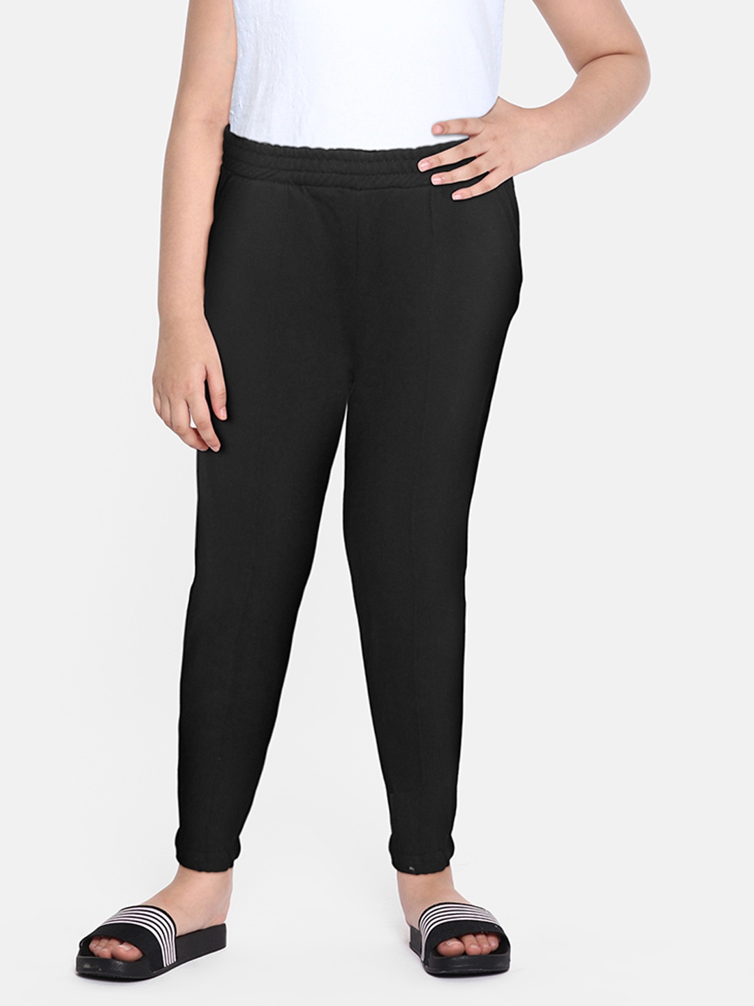

DeFacto Girls Black Solid Joggers