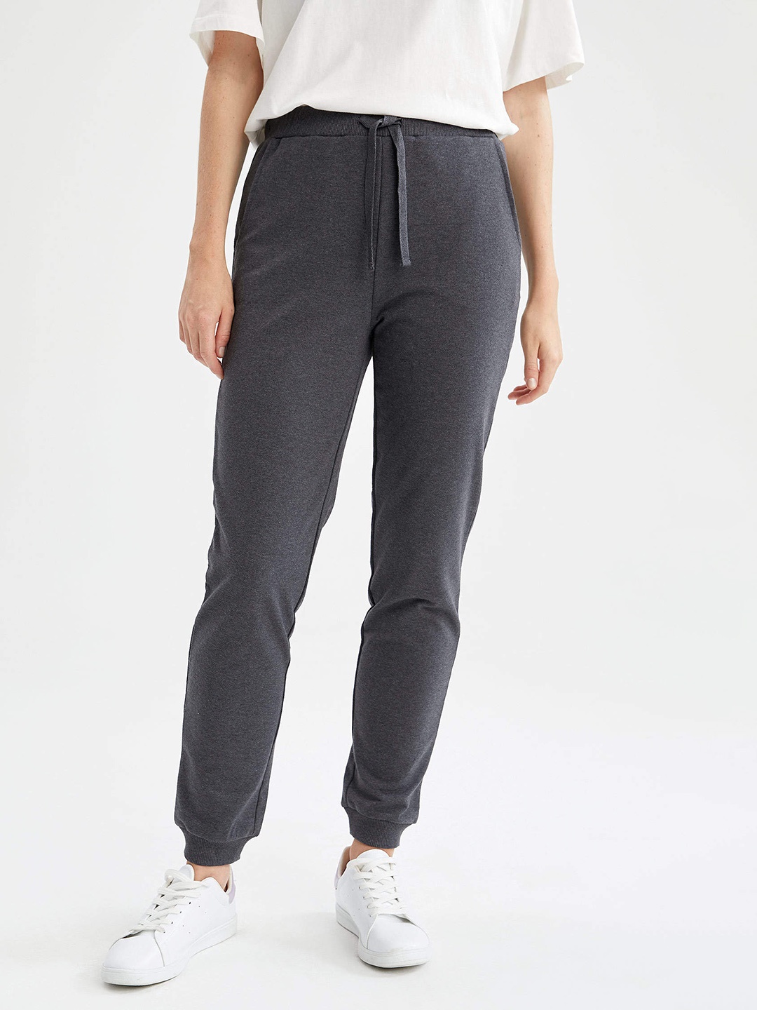 

DeFacto Women Charcoal Grey Solid Joggers