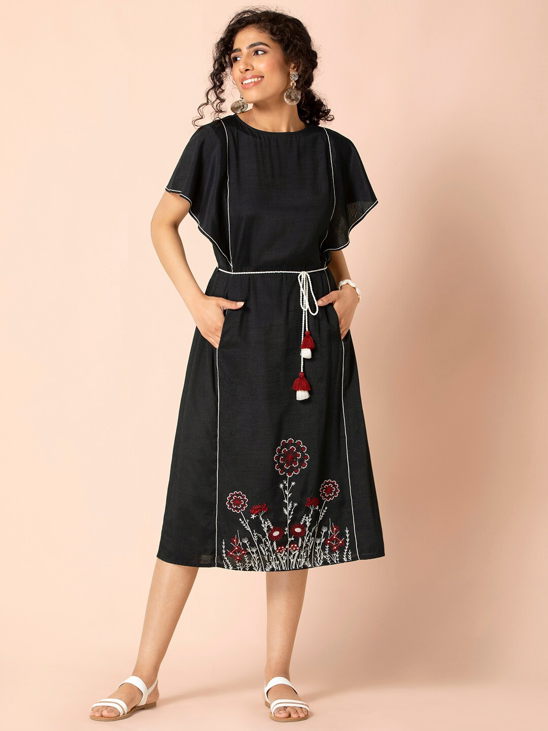 

Earthen BY INDYA Black & Red Floral Embroidered Belted Straight Dress