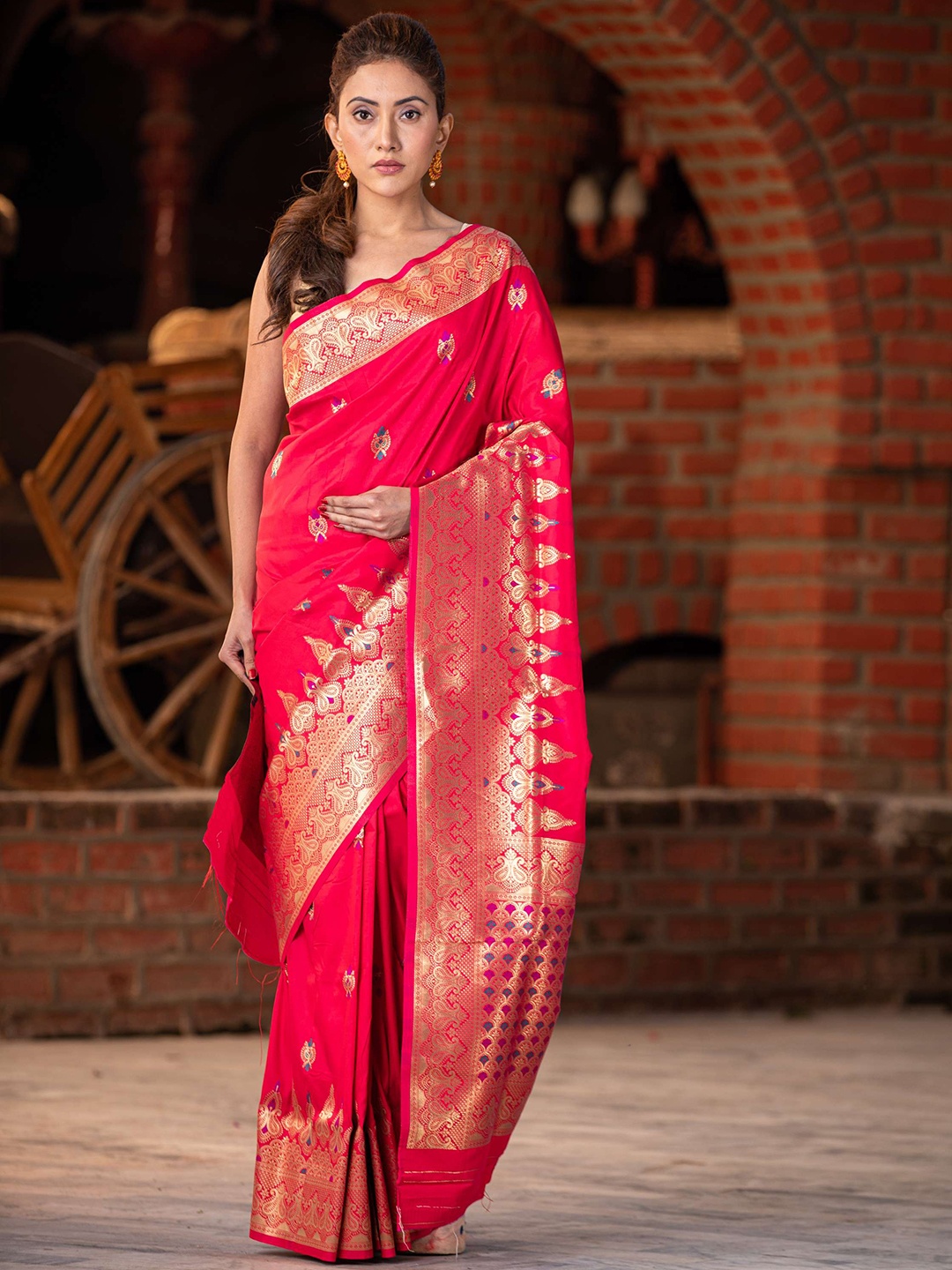 

KARAGIRI Pink & Gold-Toned Woven Design Zari Silk Blend Banarasi Saree