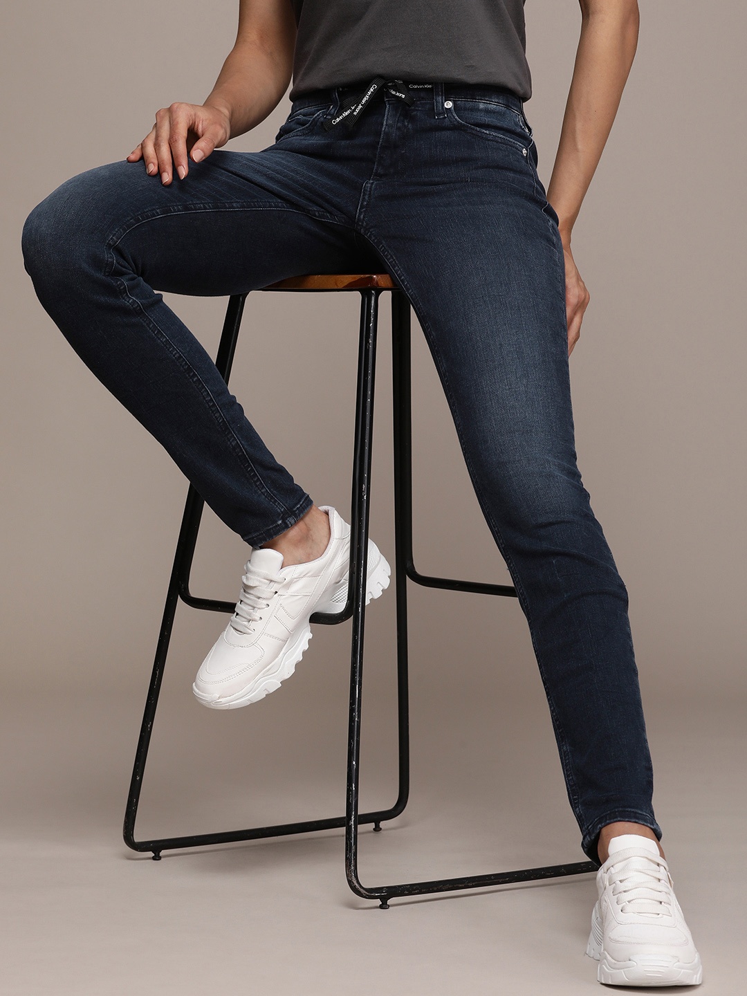 

Calvin Klein Jeans Women Skinny Fit Light Fade Stretchable Jeans, Blue