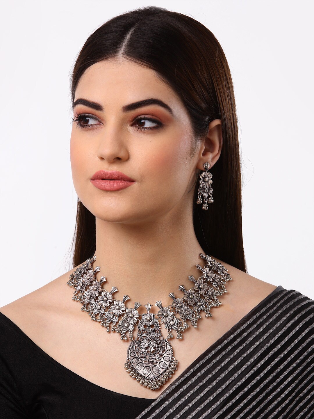 

Arrabi Metallic Jewellery Set With 2 Earrings