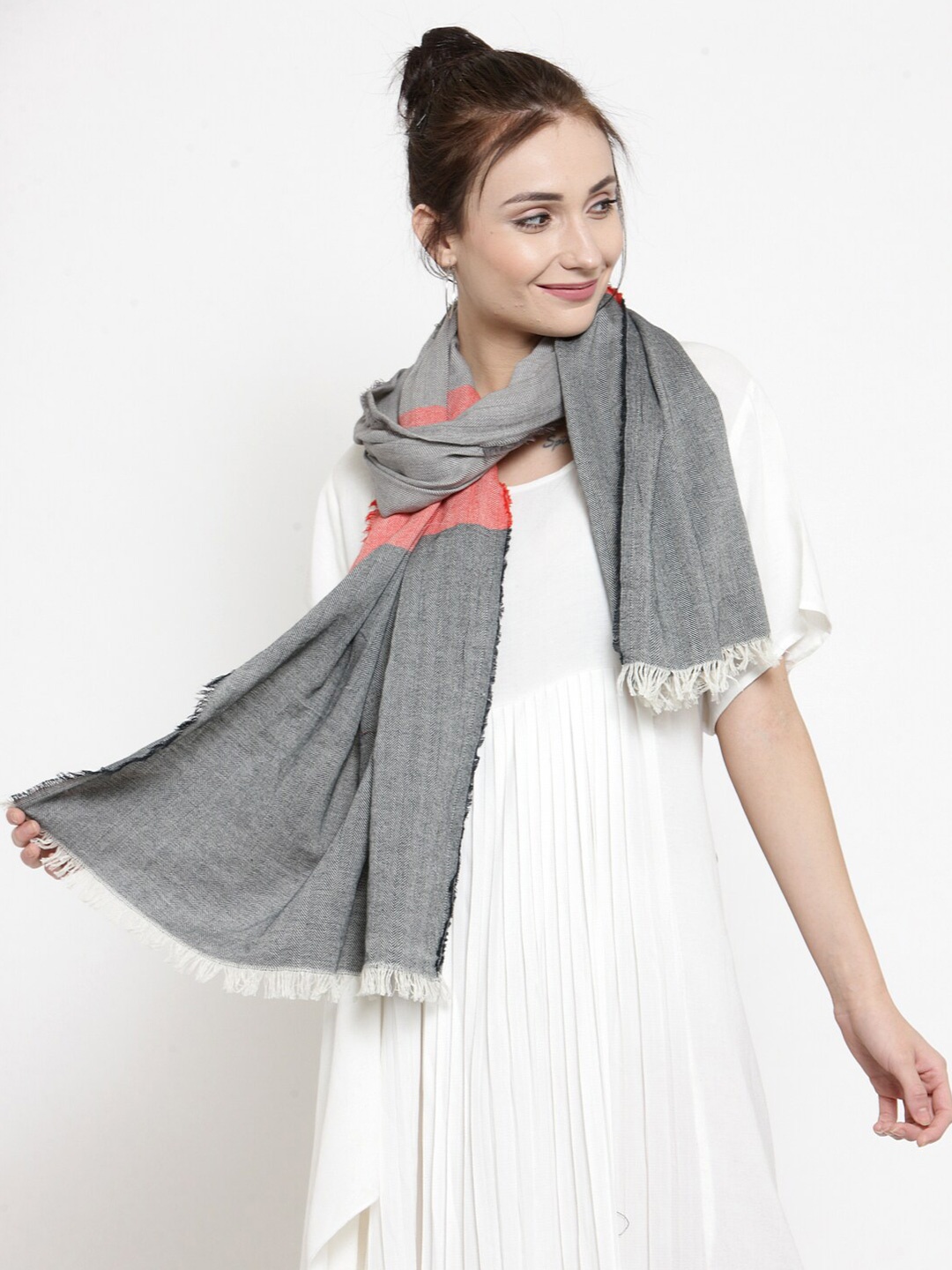 

J Style Women Grey & Peach-Coloured Colourblocked Stole