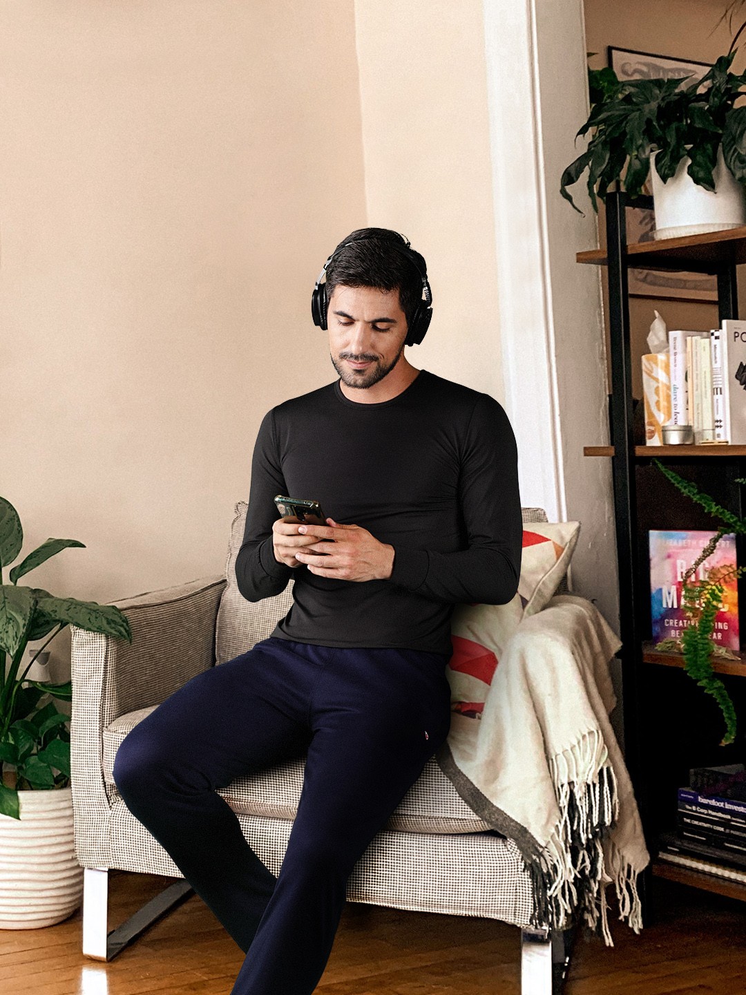 

DeFacto Men Black Solid Lounge T-shirt