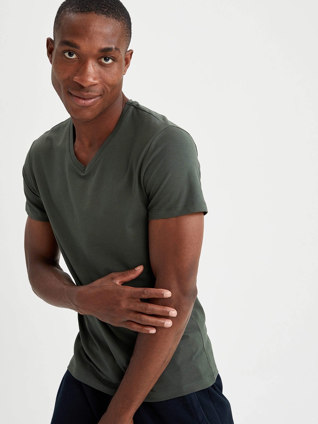 

DeFacto Men Olive Green Solid Lounge T-shirt