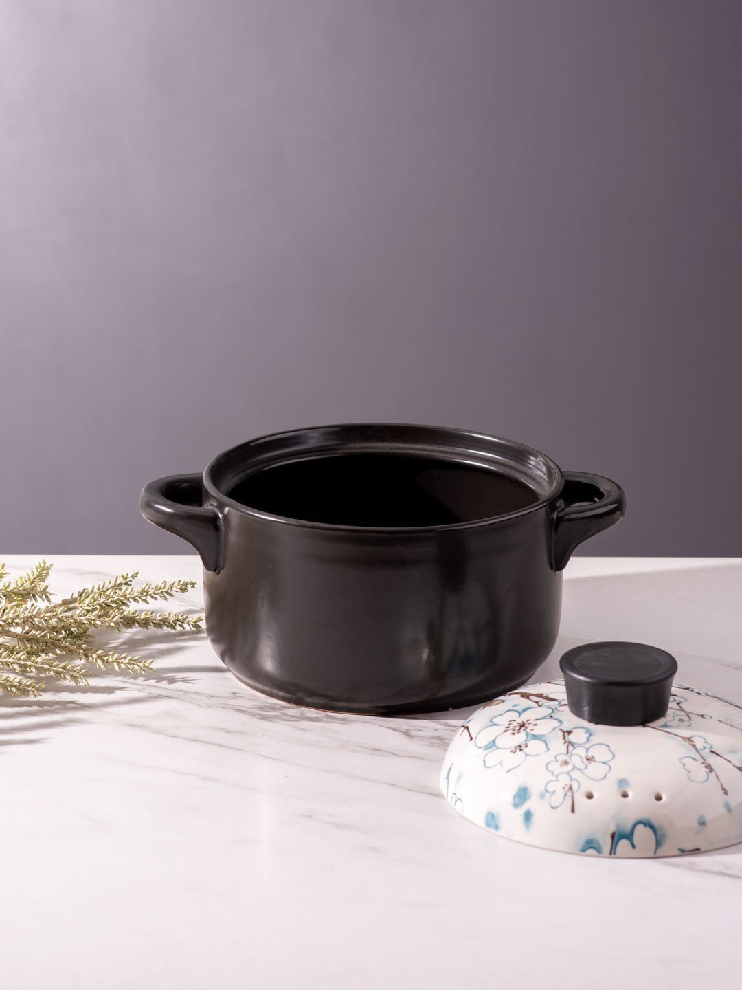 

THEDECORKART Black & White Ceramic Casserole With Lid