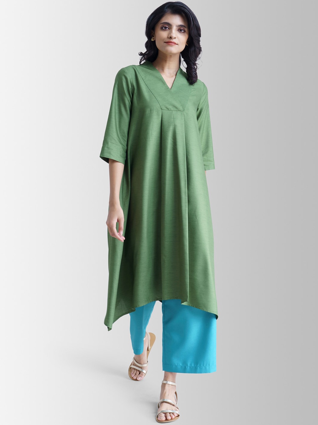 

Pink Fort Women Green Solid V-neck A-line Kurta