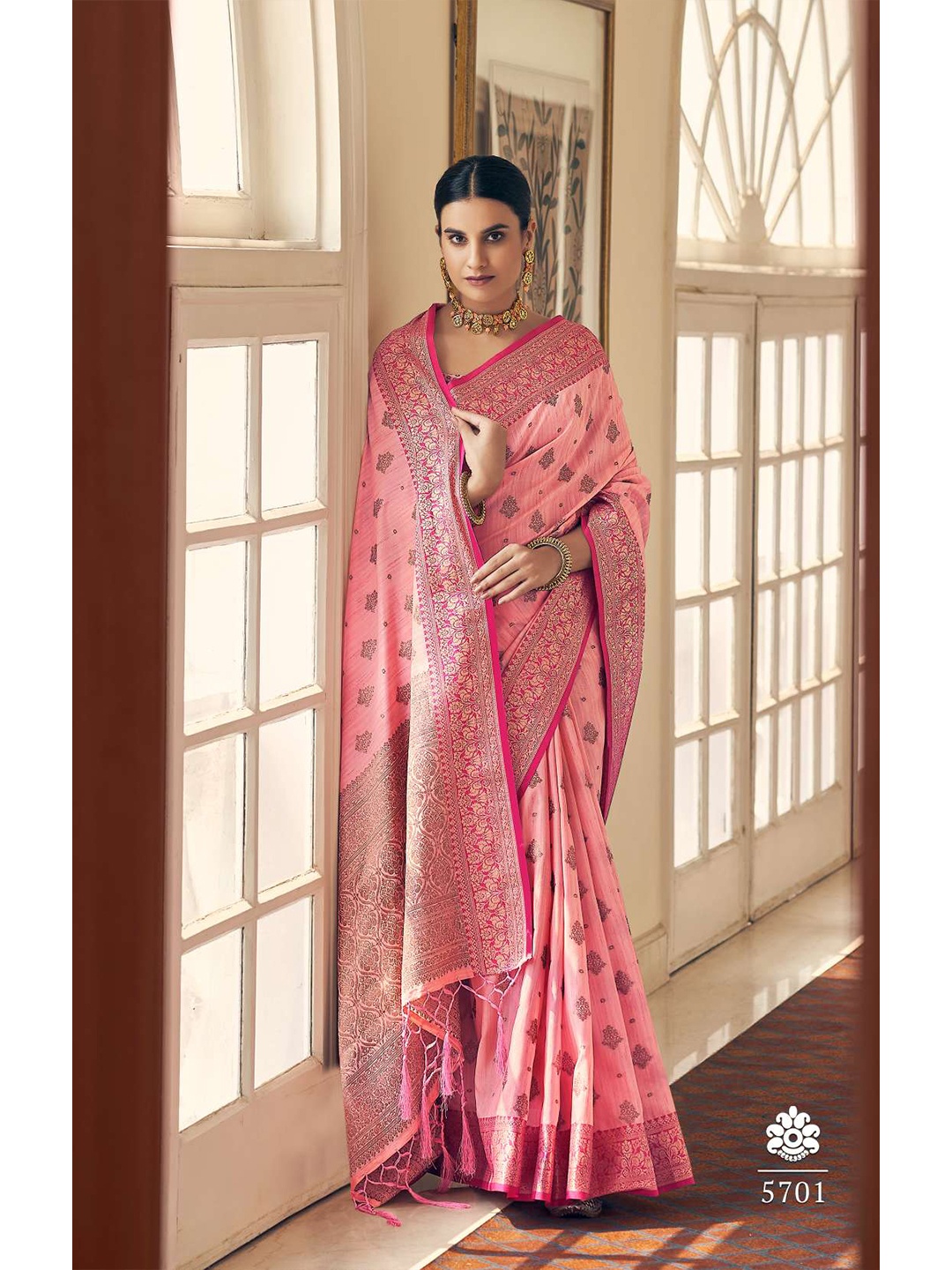 

KARAGIRI Pink & Gold-Toned Floral Zari Silk Blend Saree