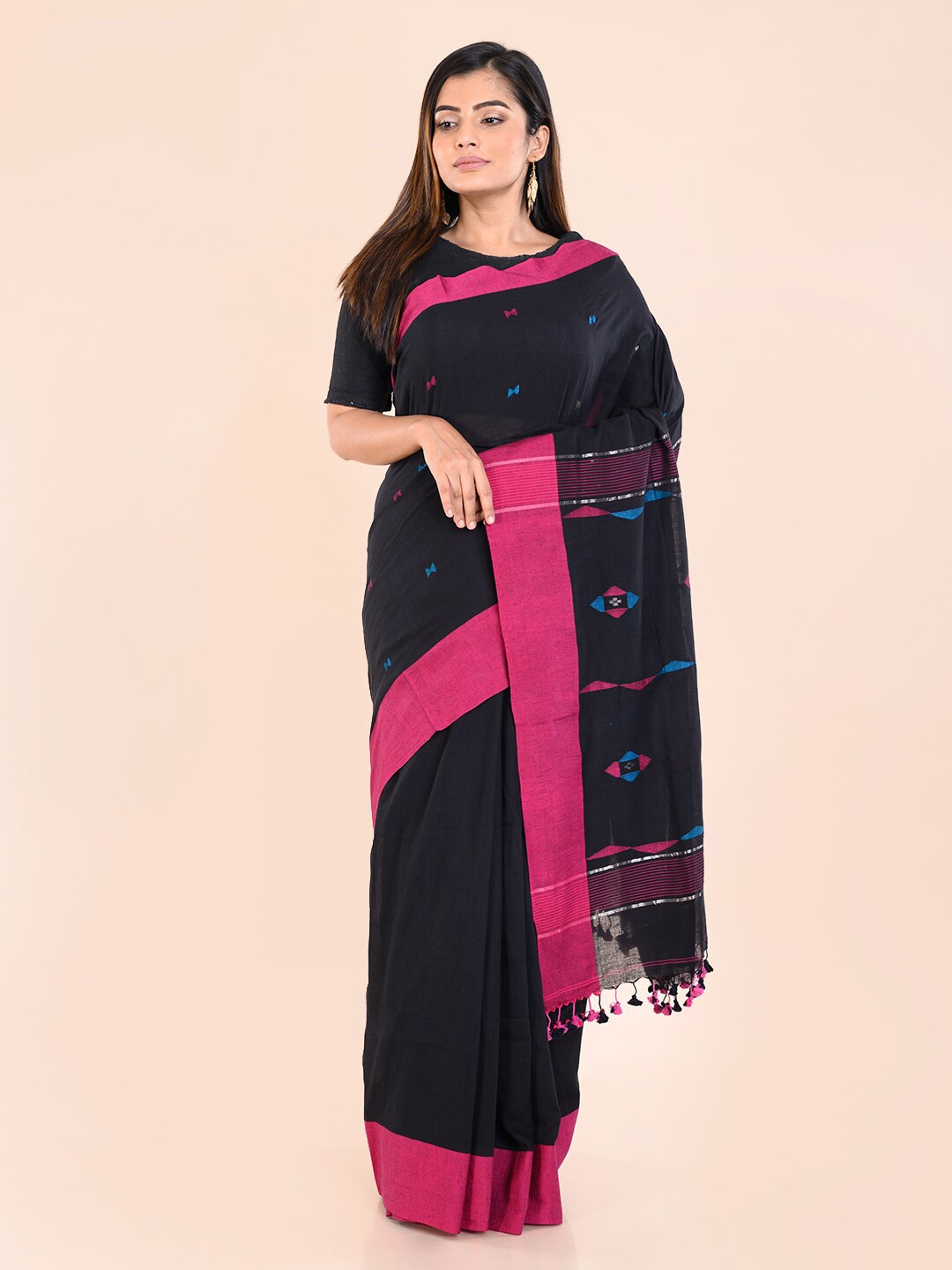 

ArtEastri Black & Magenta Woven Design Pure Cotton Jamdani Saree