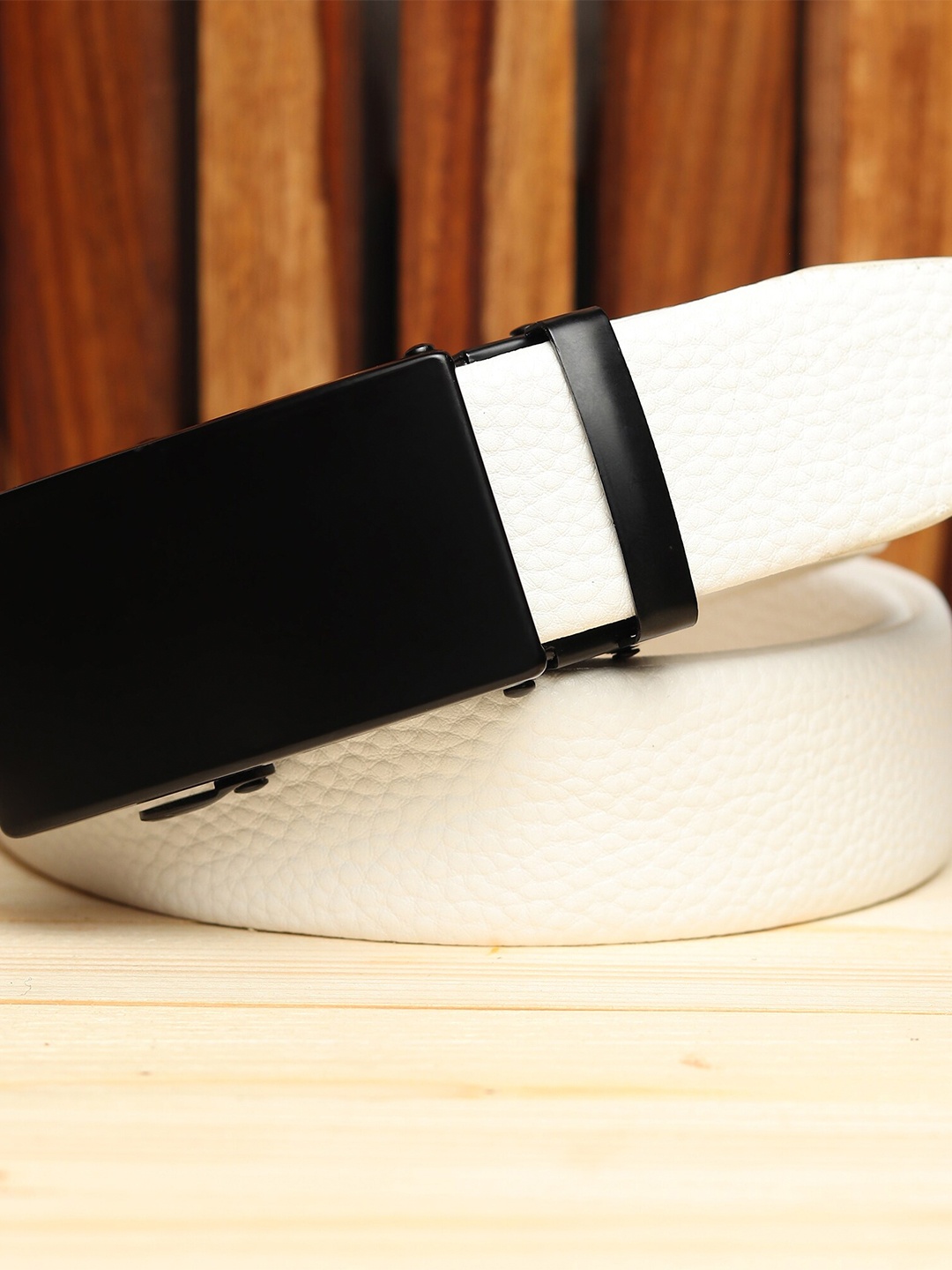 

Kastner Men White & Black Textured Autolock Buckle Belt