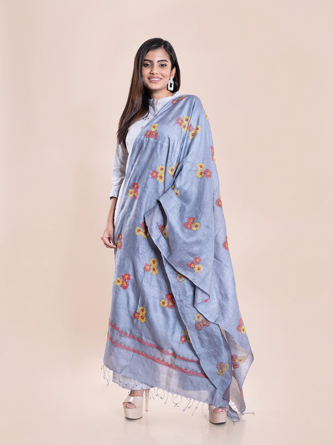

ArtEastri Grey & Red Embroidered Pure Silk Dupatta