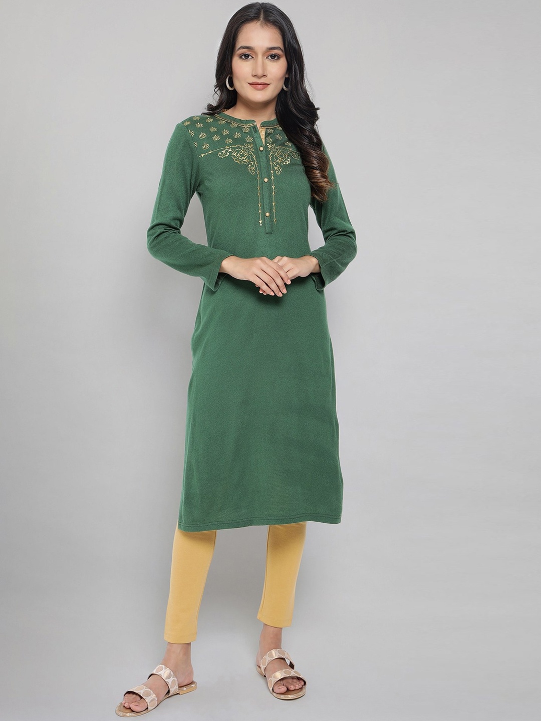 

AURELIA Women Green Keyhole Neck Flared Sleeves Thread Work Kurta