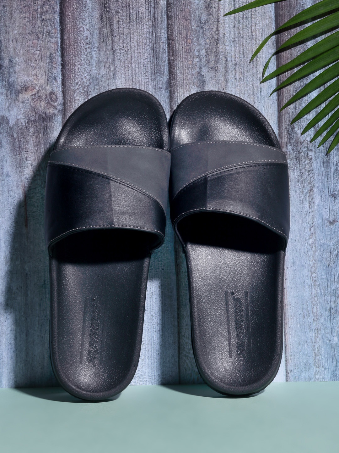 

Solethreads Men Black & Grey Sliders