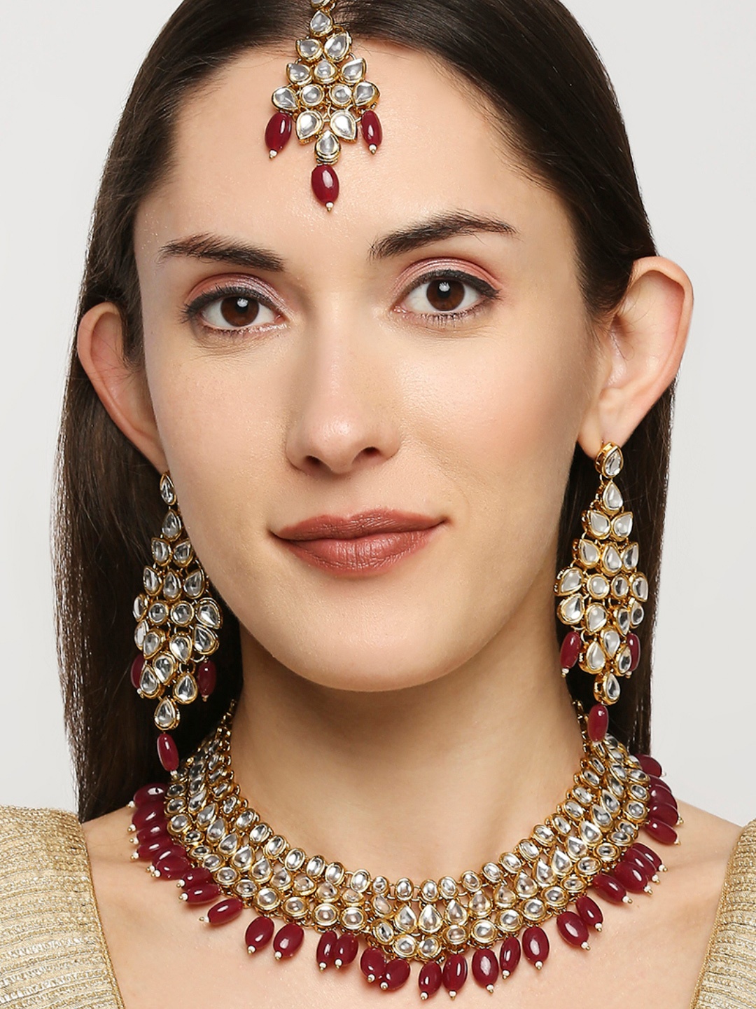 

OOMPH Red & White Kundan-Studded & Beaded Jewellery Set