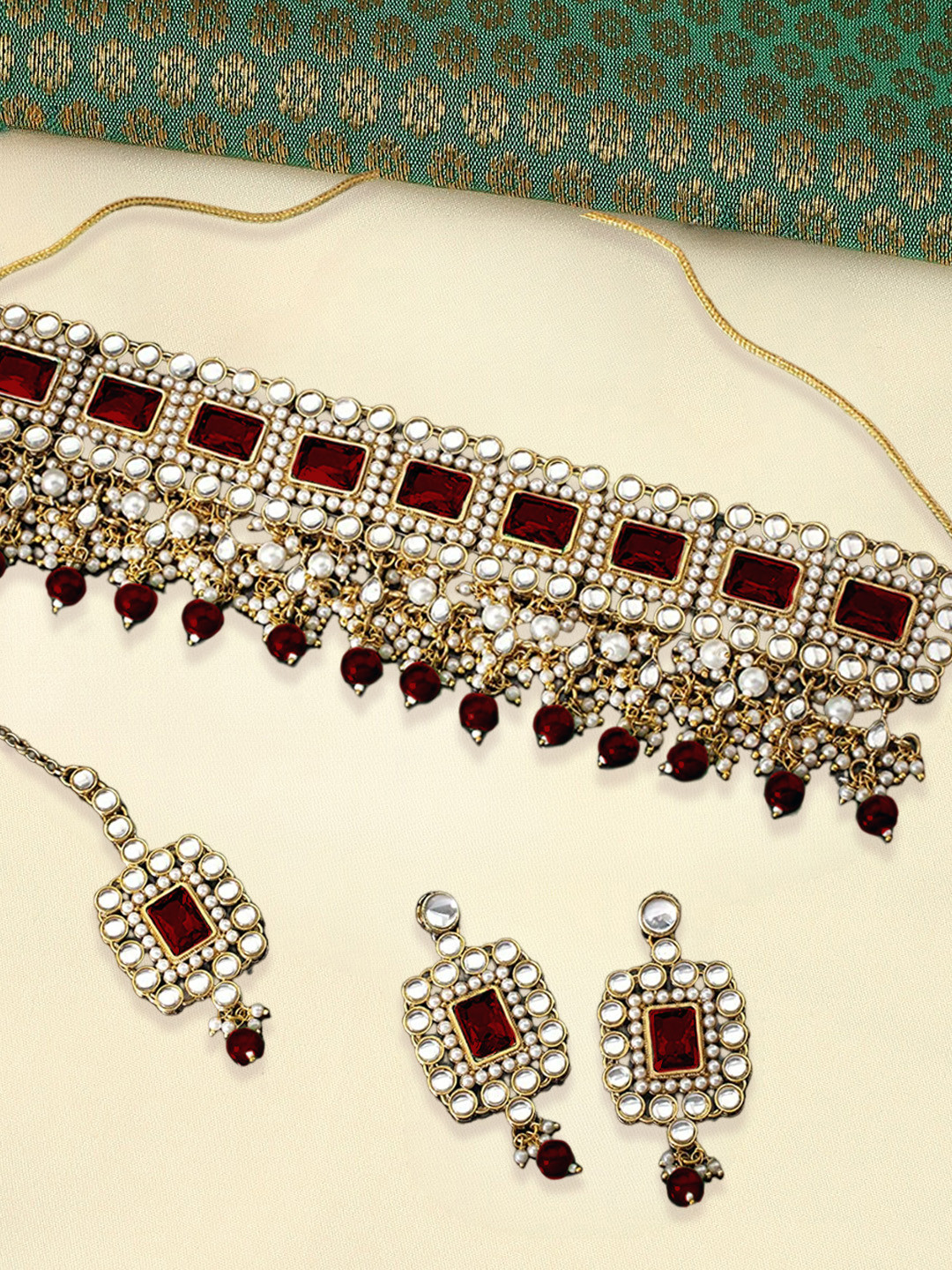 

OOMPH Gold-Plated & White Kundan-Studded & Beaded Choker Jewellery Set, Red