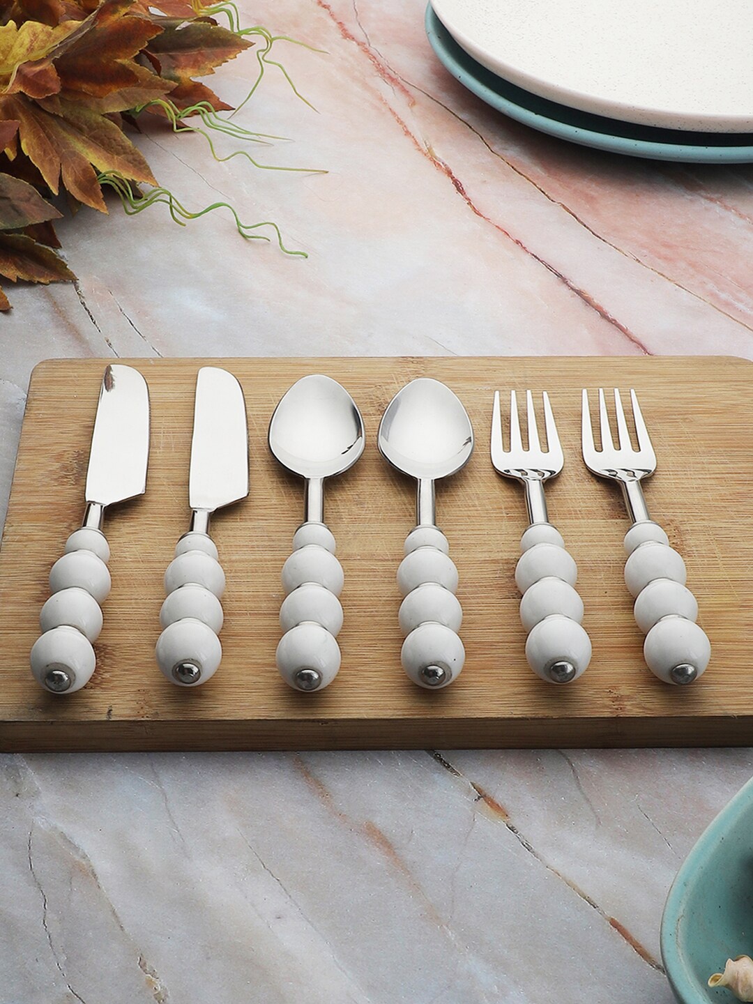 

VarEesha Set of 6 White & Silver-Toned Regal Beads Stainless Steel Cutlery Set