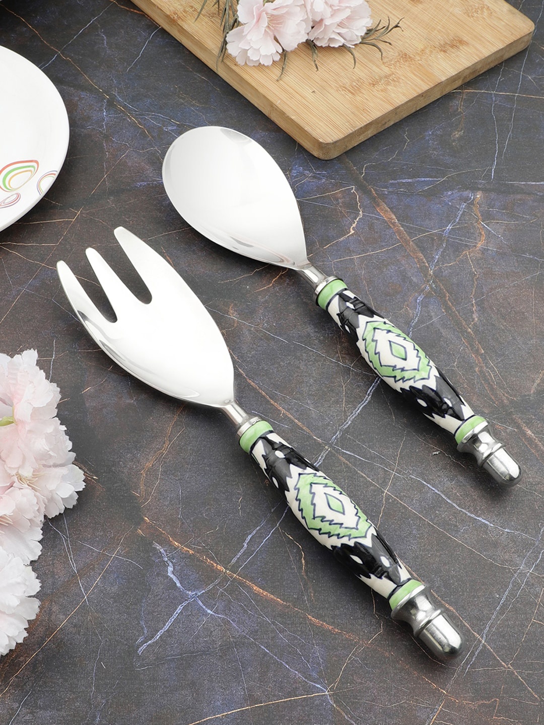 

VarEesha Set of 2 Green & Black Aztec Printed Ceramic Cutlery Set