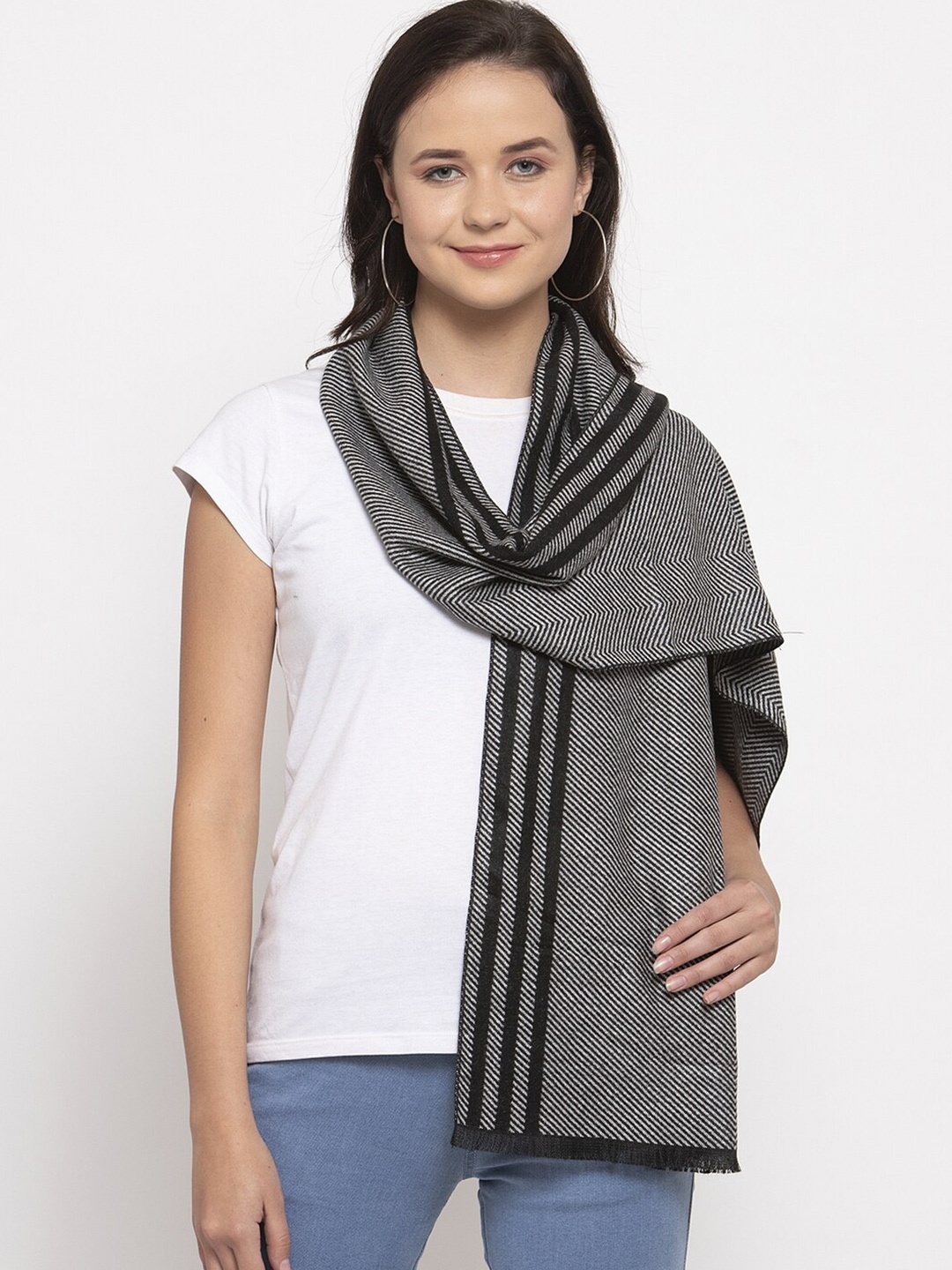 

Calvadoss Women Black Checked