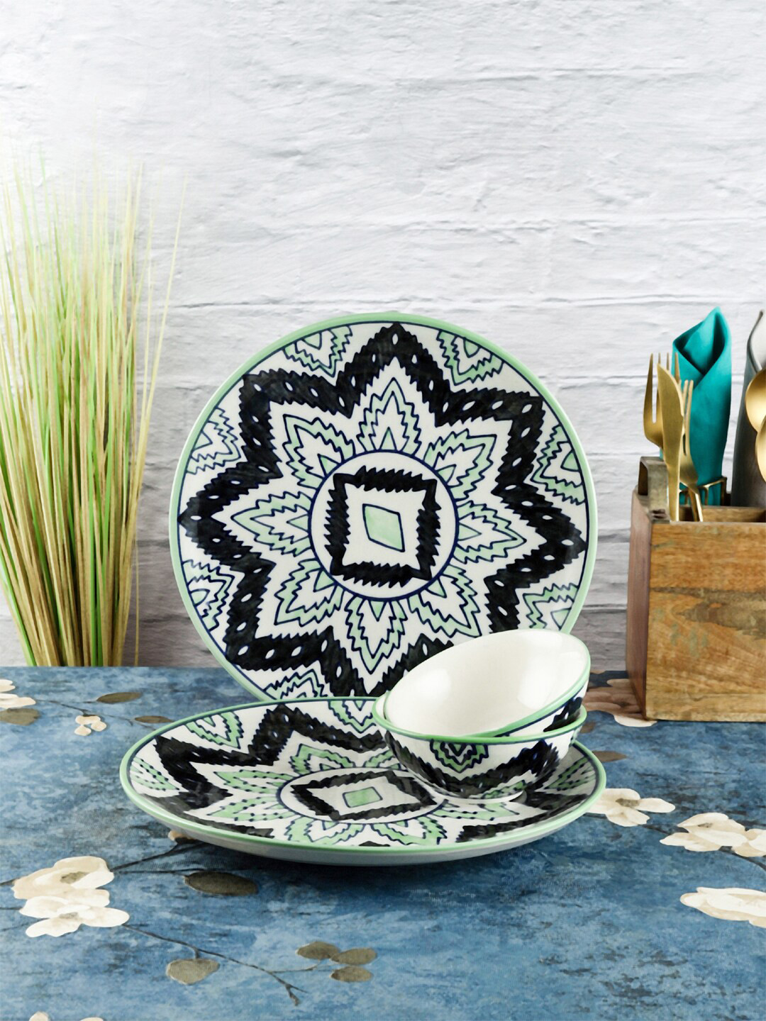

VarEesha Green & White 4 Pieces Handcrafted and Hand Painted Printed Ceramic Glossy Dinner Set