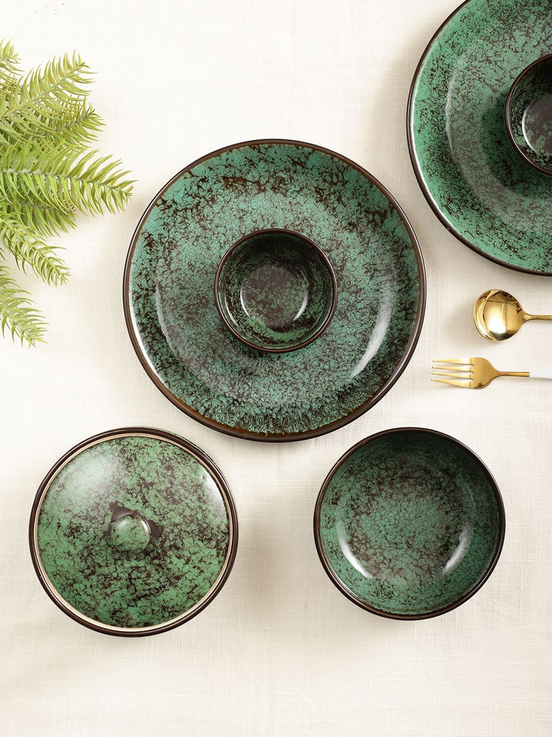 

VarEesha Green & 11 Pieces Printed Ceramic Glossy Dinner Set