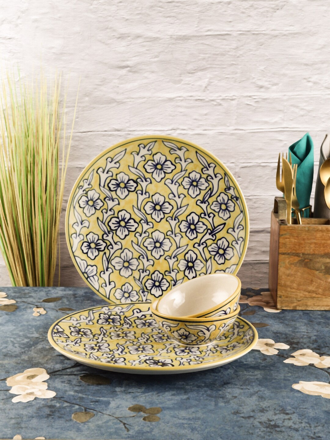 

VarEesha Yellow & White 4 Pieces Floral Printed Ceramic Glossy Dinner Set