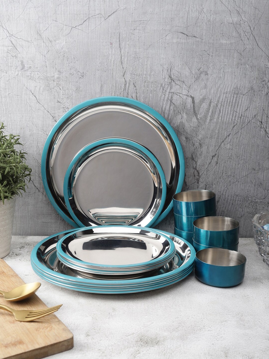 

VarEesha Blue & Steel Pieces Stainless Steel Glossy Dinner Set