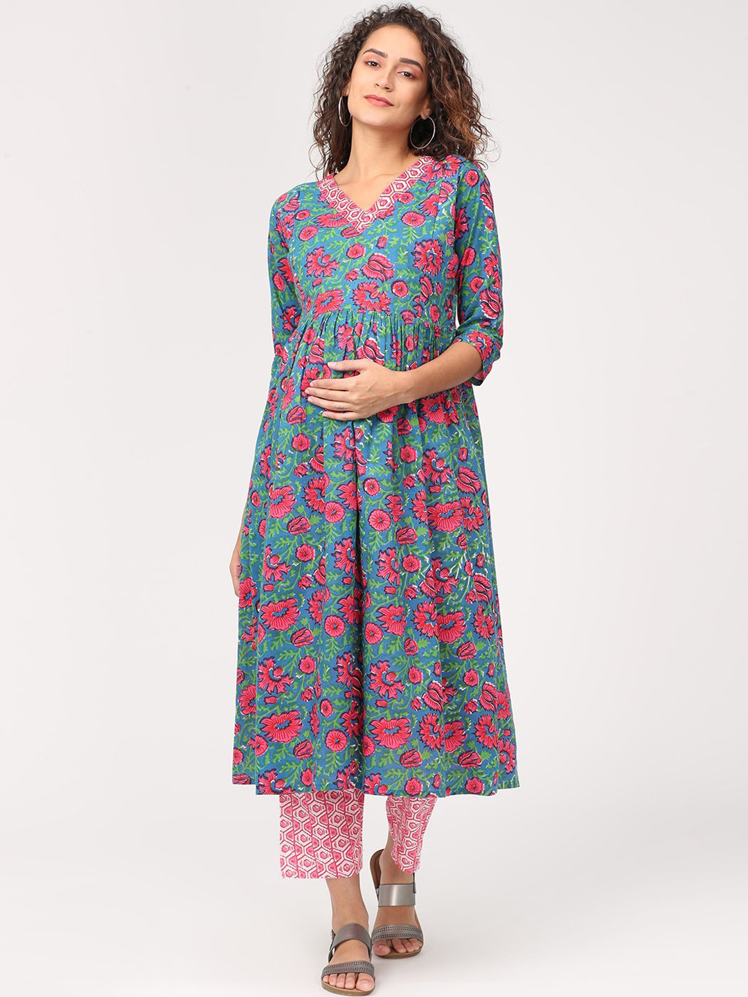 

The Mom Store Women Teal Blue & Pink Floral Pleated Pure Cotton Maternity Kurta & Trousers