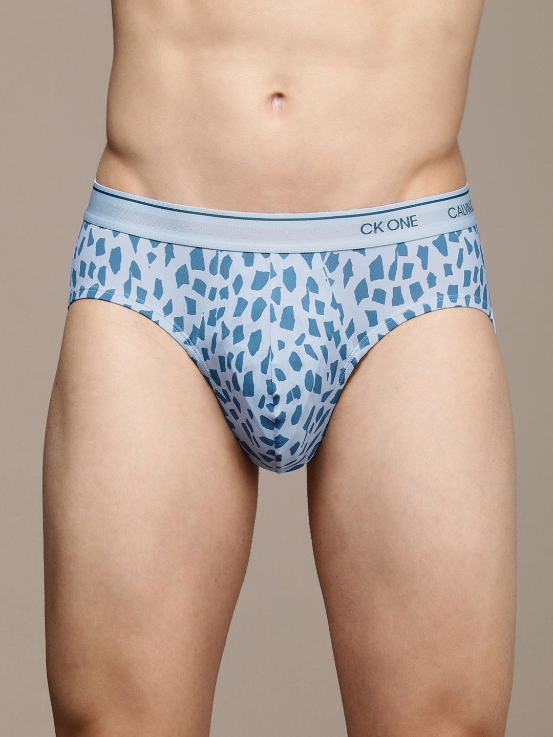 

Calvin Klein Underwear Men Blue Printed Briefs NB22241BV