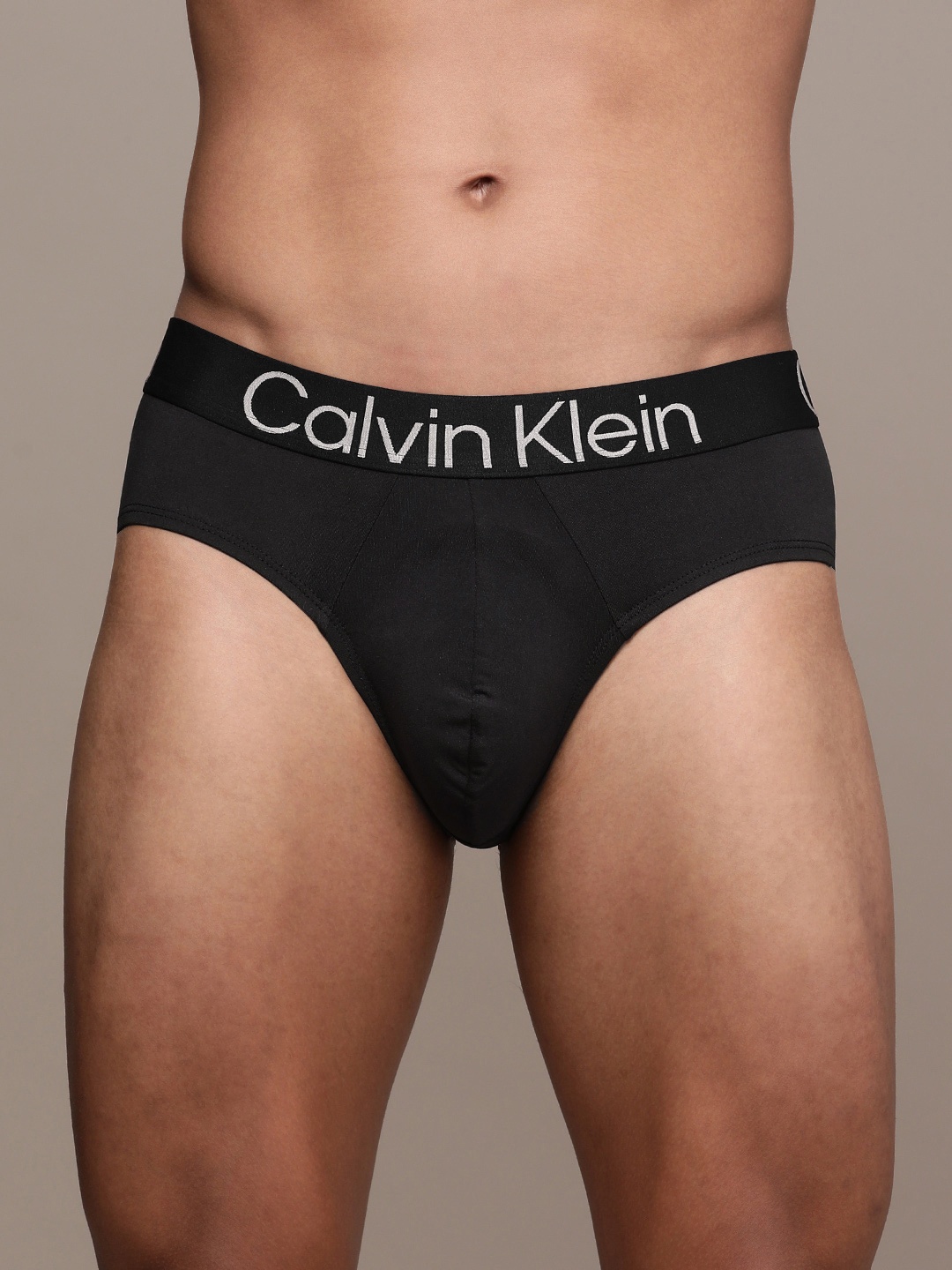 

Calvin Klein Underwear Men Black Solid Hipster Briefs NB3111UB1