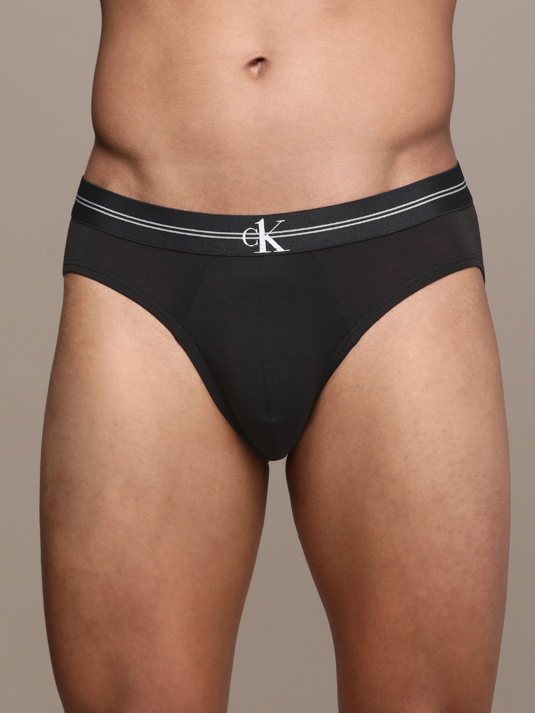 

Calvin Klein Underwear Men Black Colourblocked Hip Briefs-NB3148UB1