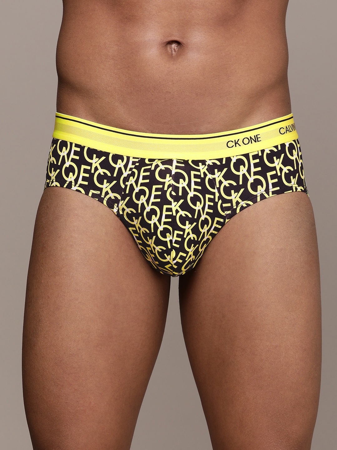 

Calvin Klein Underwear Men Black & Yellow Printed Hipster Briefs NB22241BD