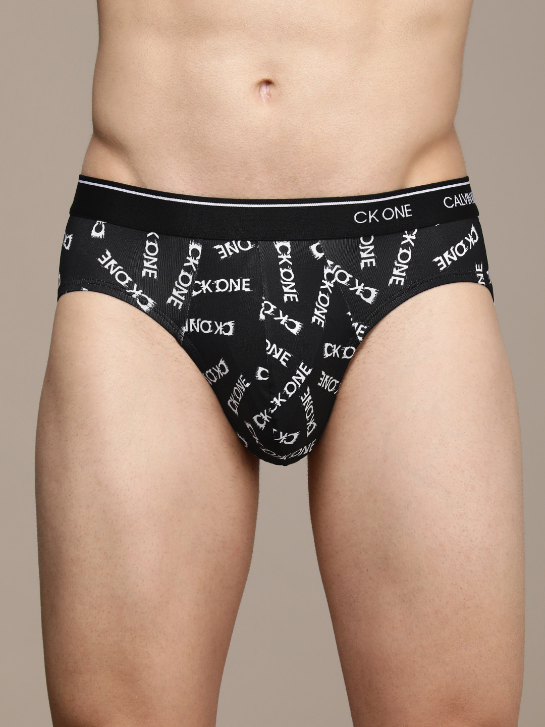 

Calvin Klein Underwear Men Black Printed Briefs NB22241BW
