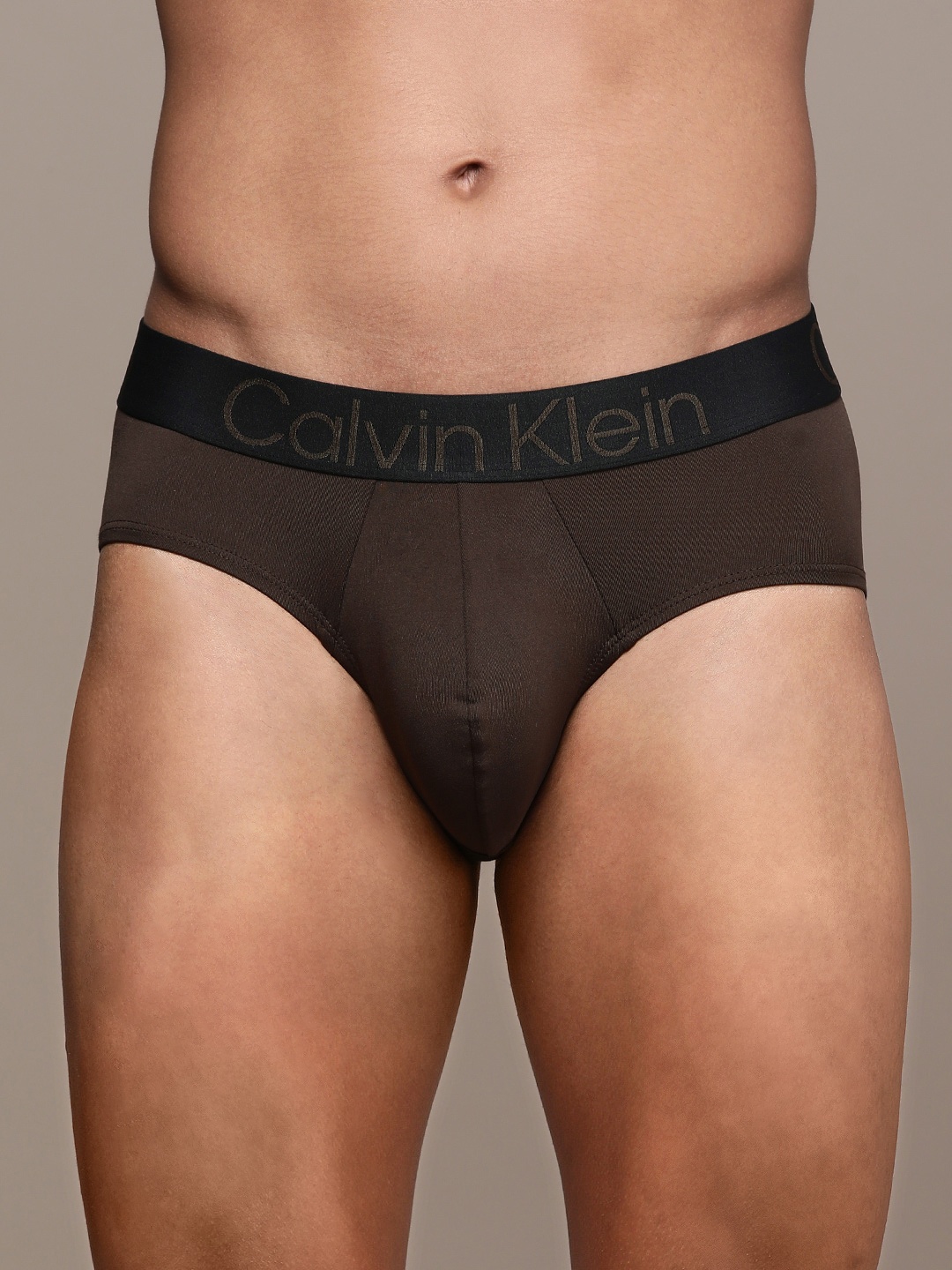 

Calvin Klein Underwear Men Brown Colourblocked Hip Briefs-NB3111BKC