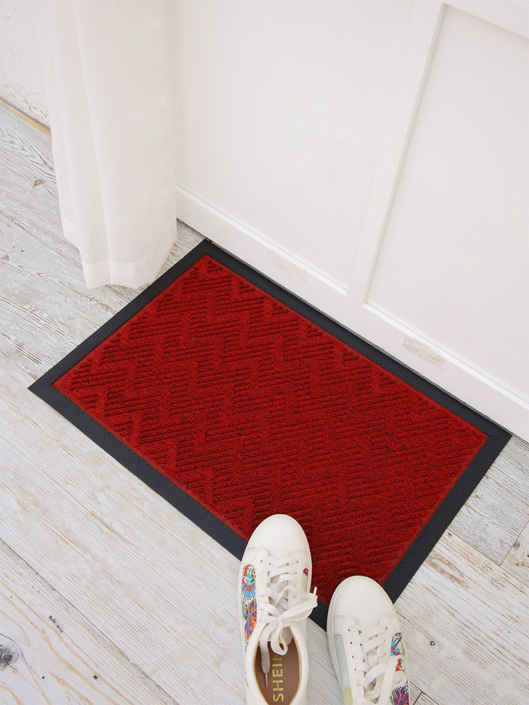

Ariana Maroon & Black Solid Anti-Skid Doormat