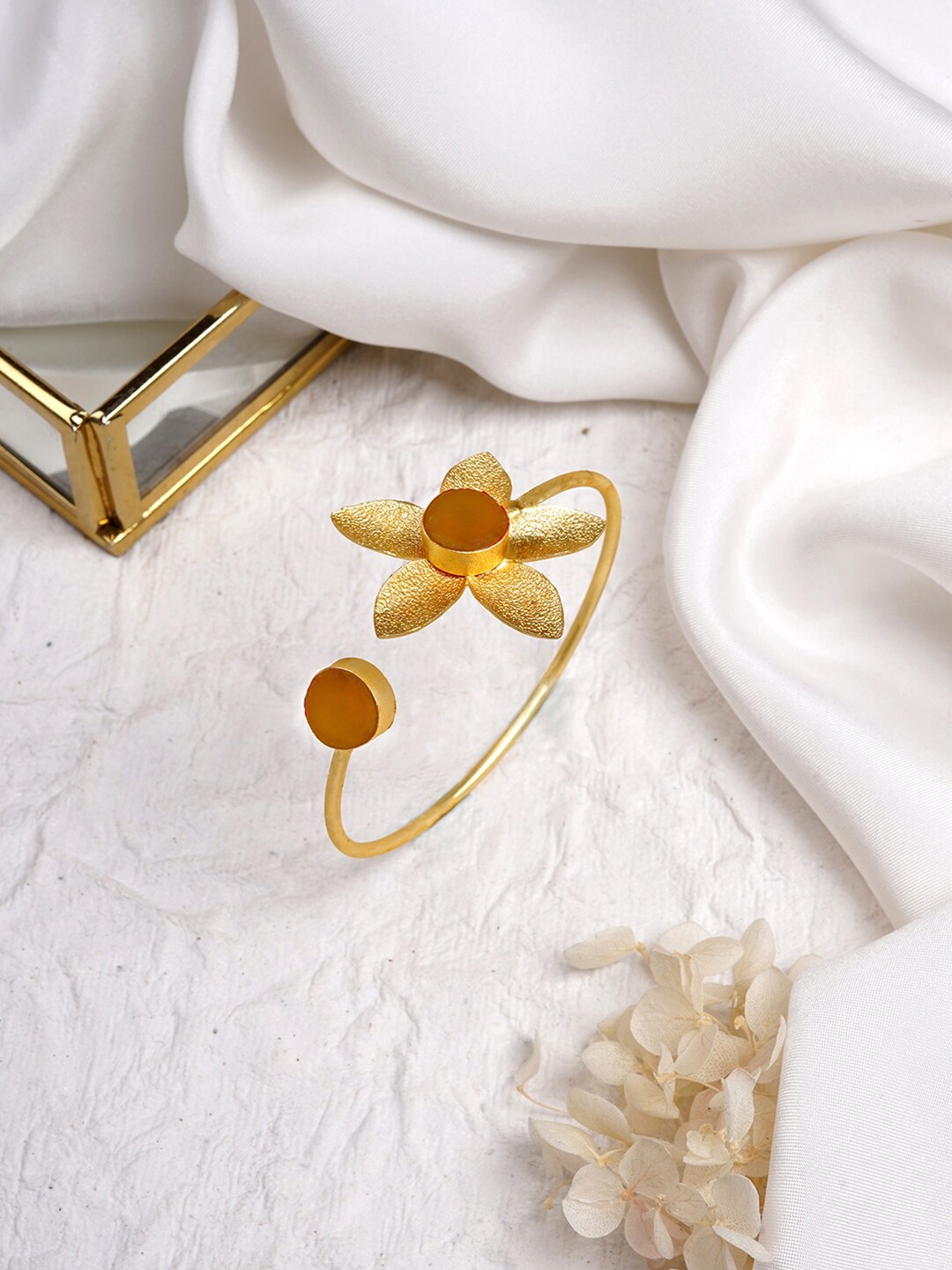 

TEEJH Women Gold Orange flower bracelet